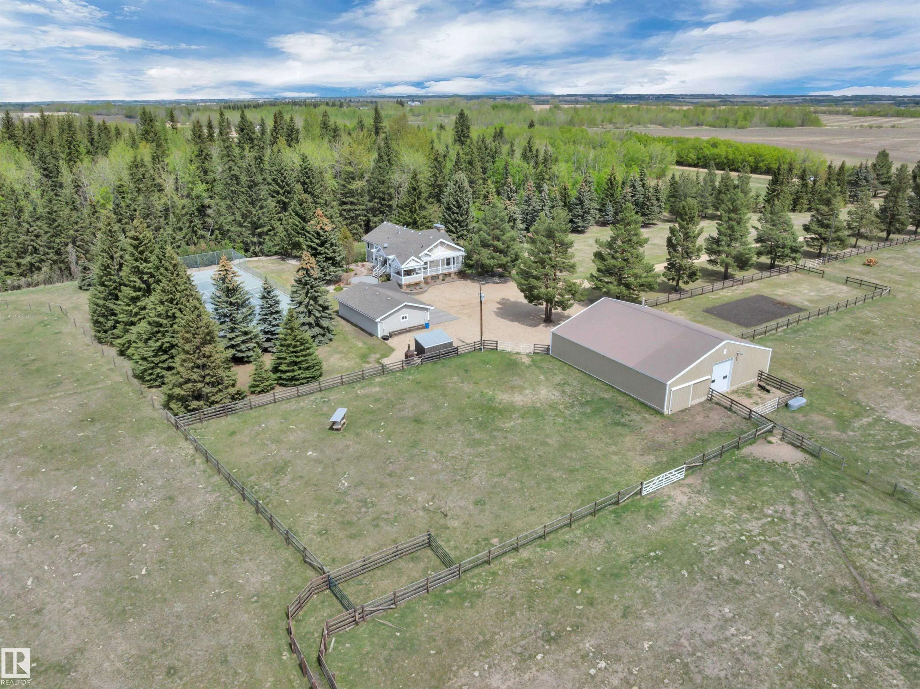 464012 A RGE ROAD 233