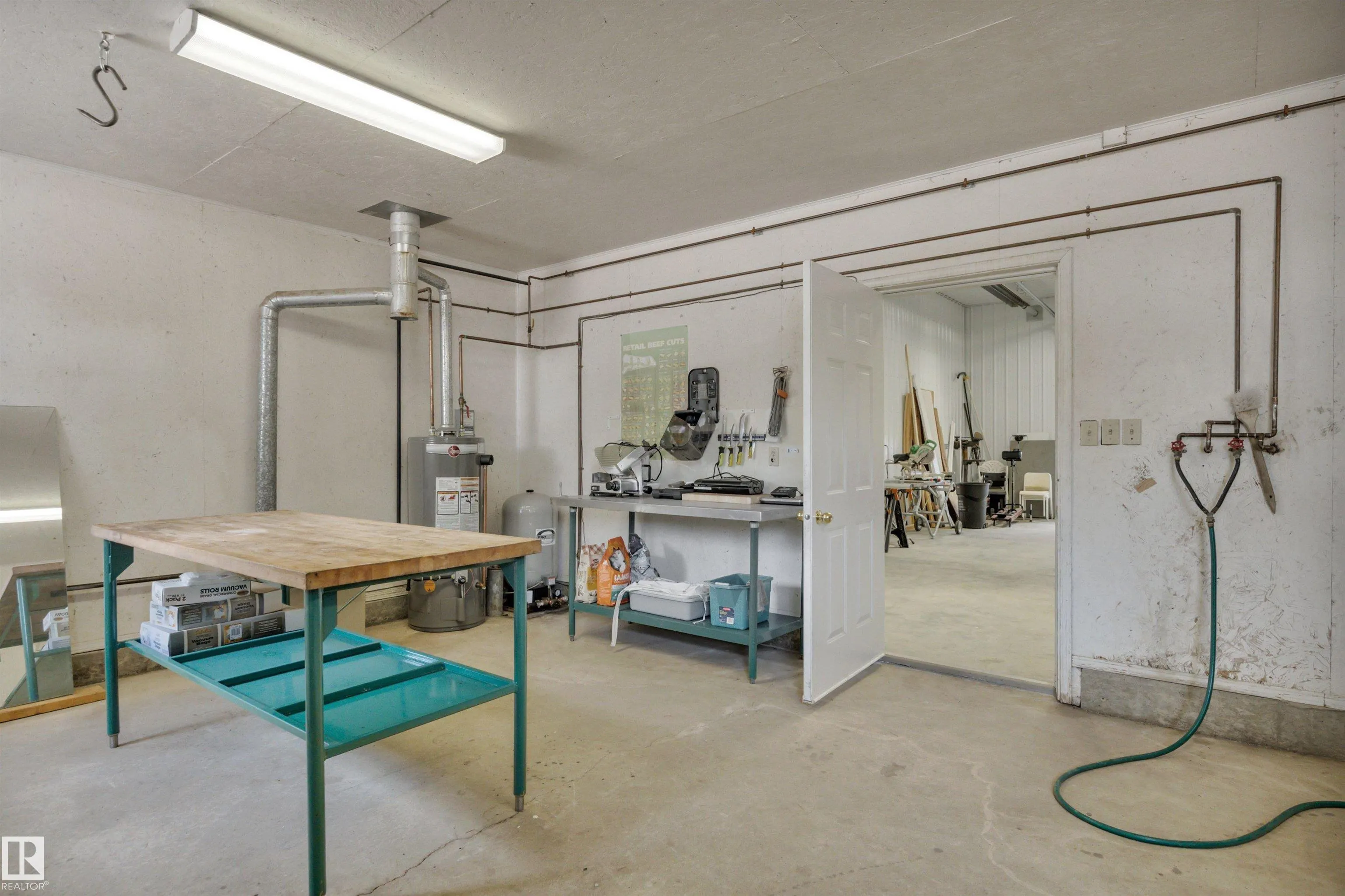 464012 A RGE ROAD 233