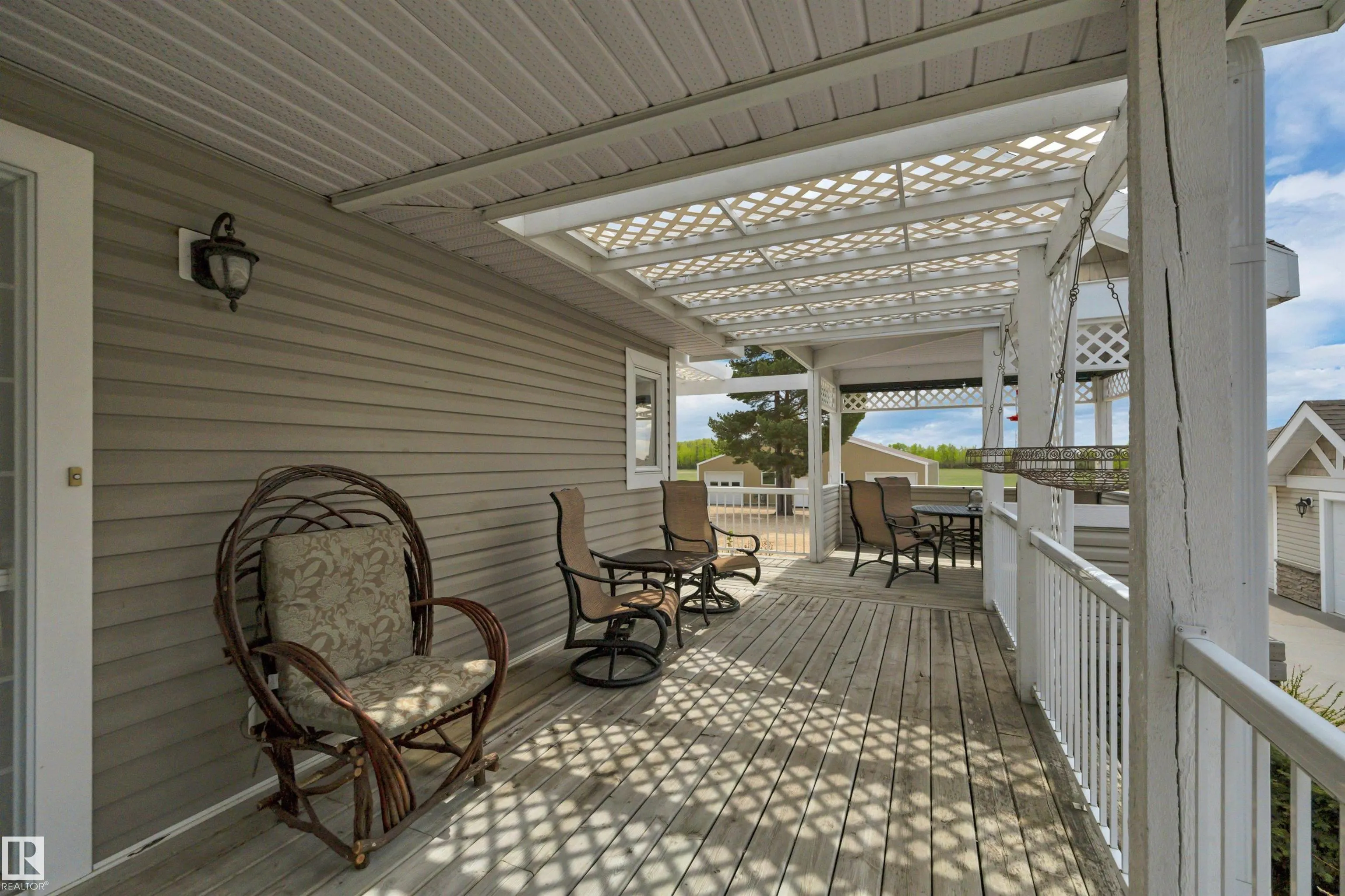 464012 A RGE ROAD 233