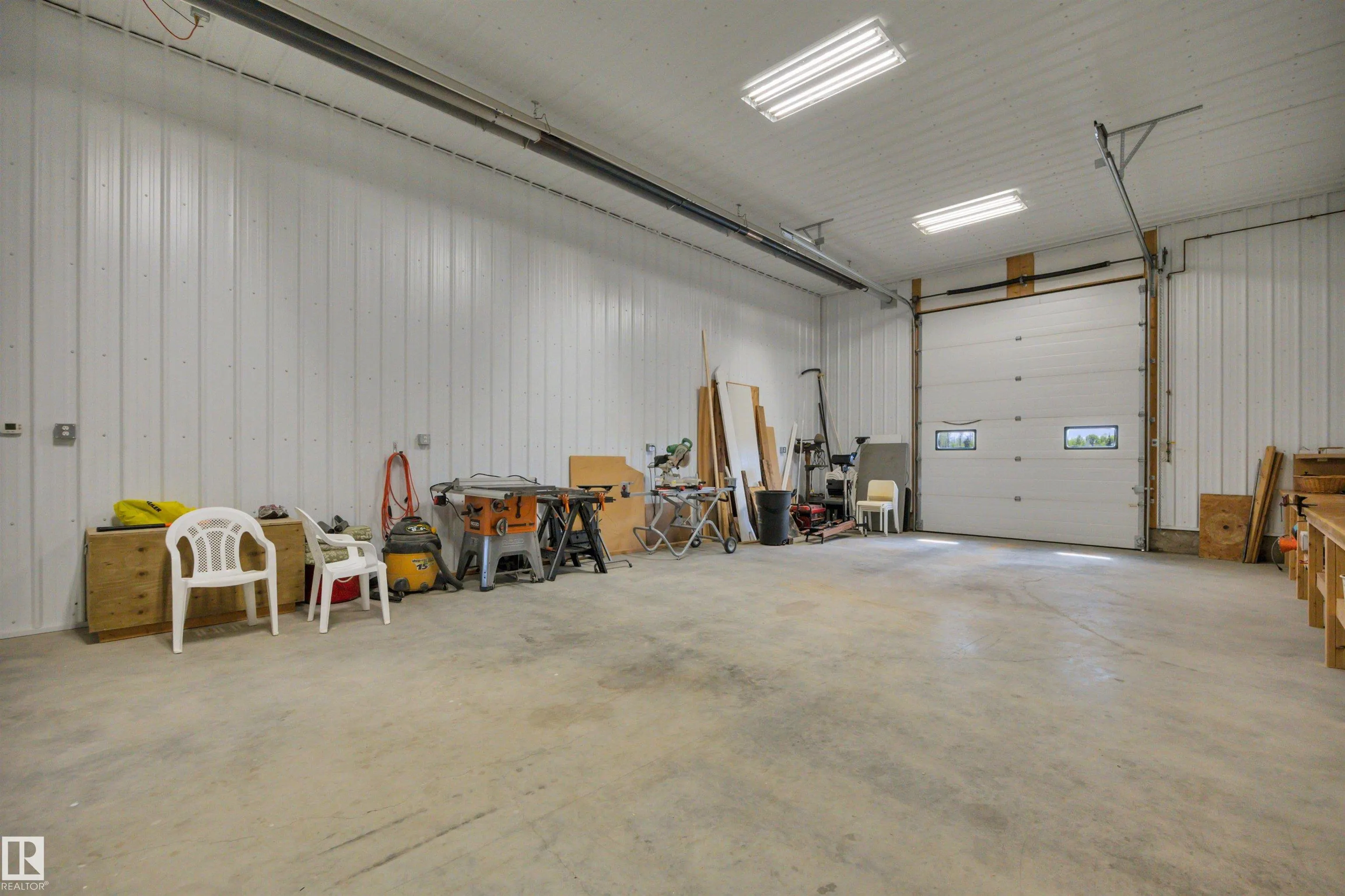 464012 A RGE ROAD 233