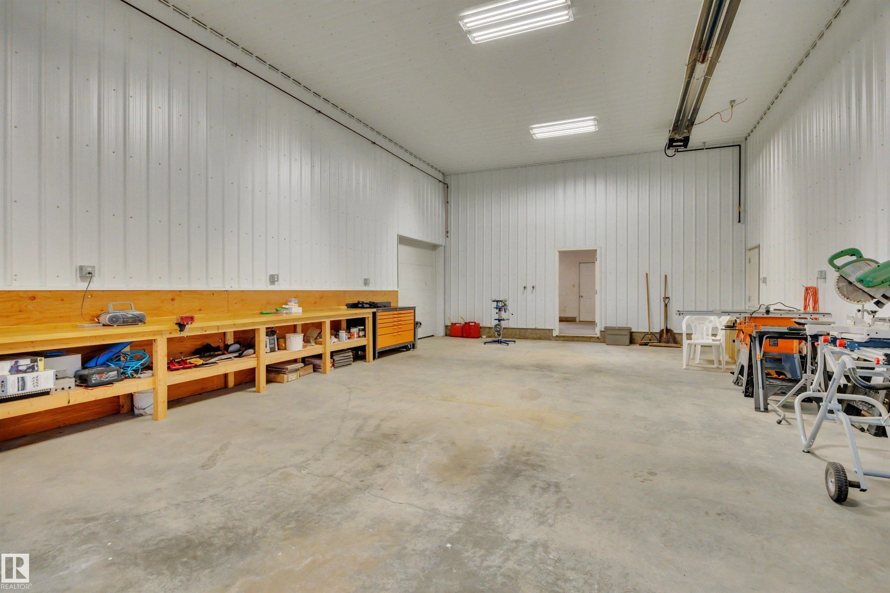 464012 A RGE ROAD 233