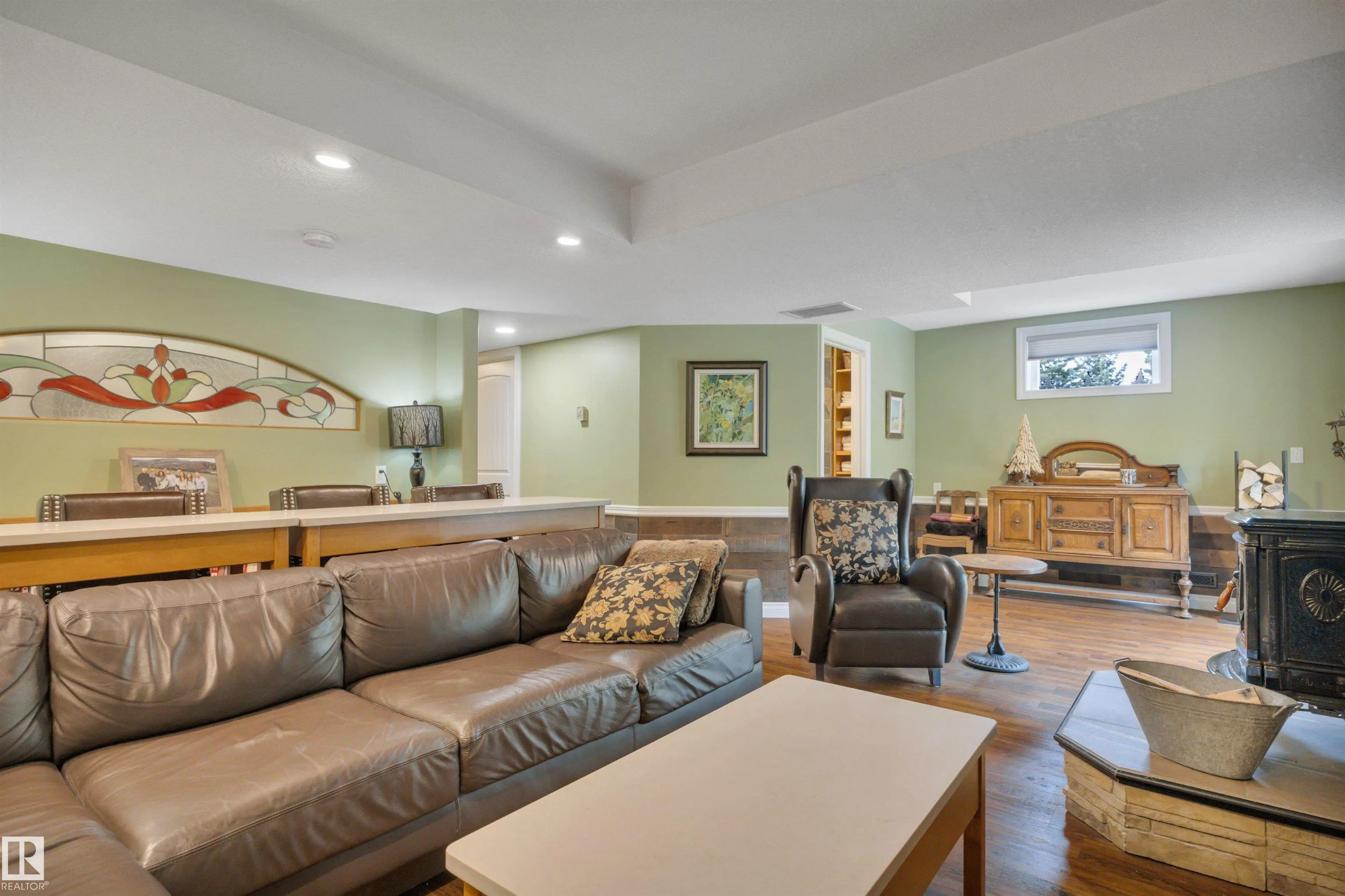 464012 A RGE ROAD 233