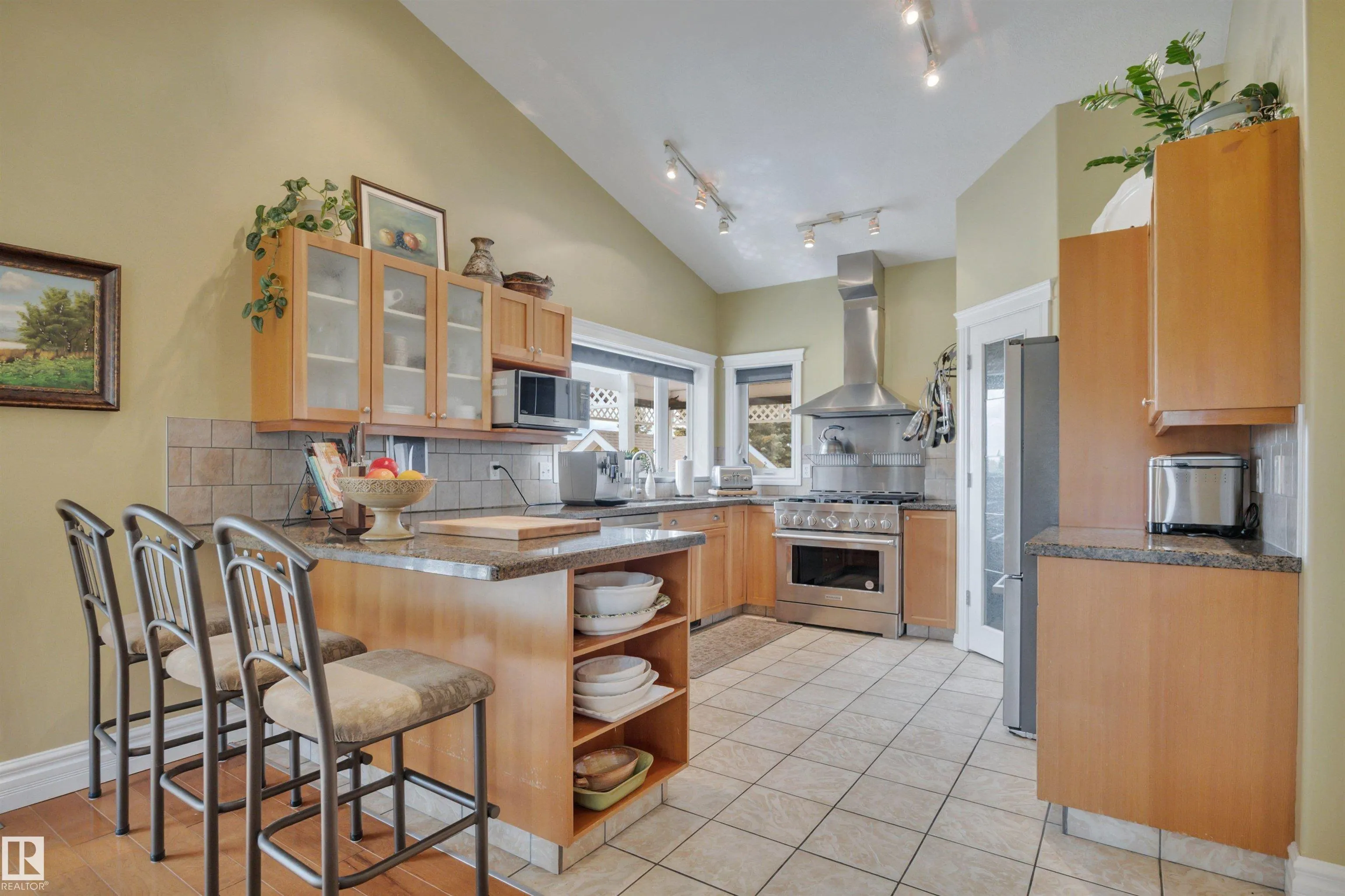 464012 A RGE ROAD 233