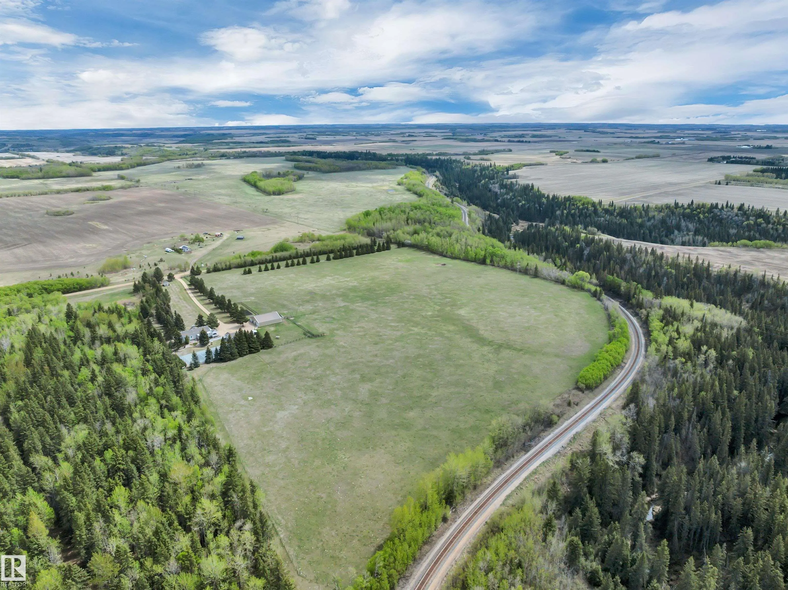 464012 A RGE ROAD 233