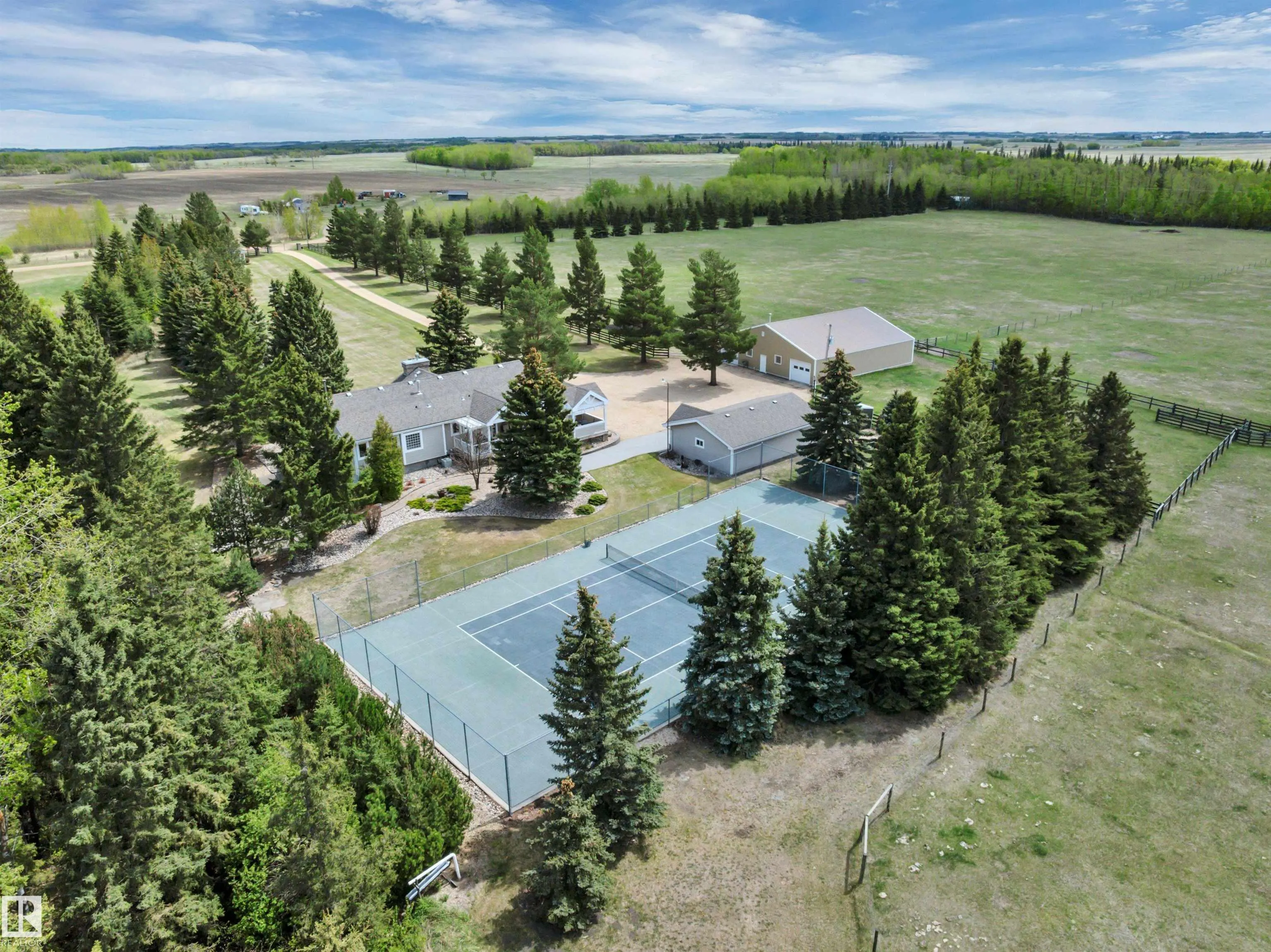 464012 A RGE ROAD 233