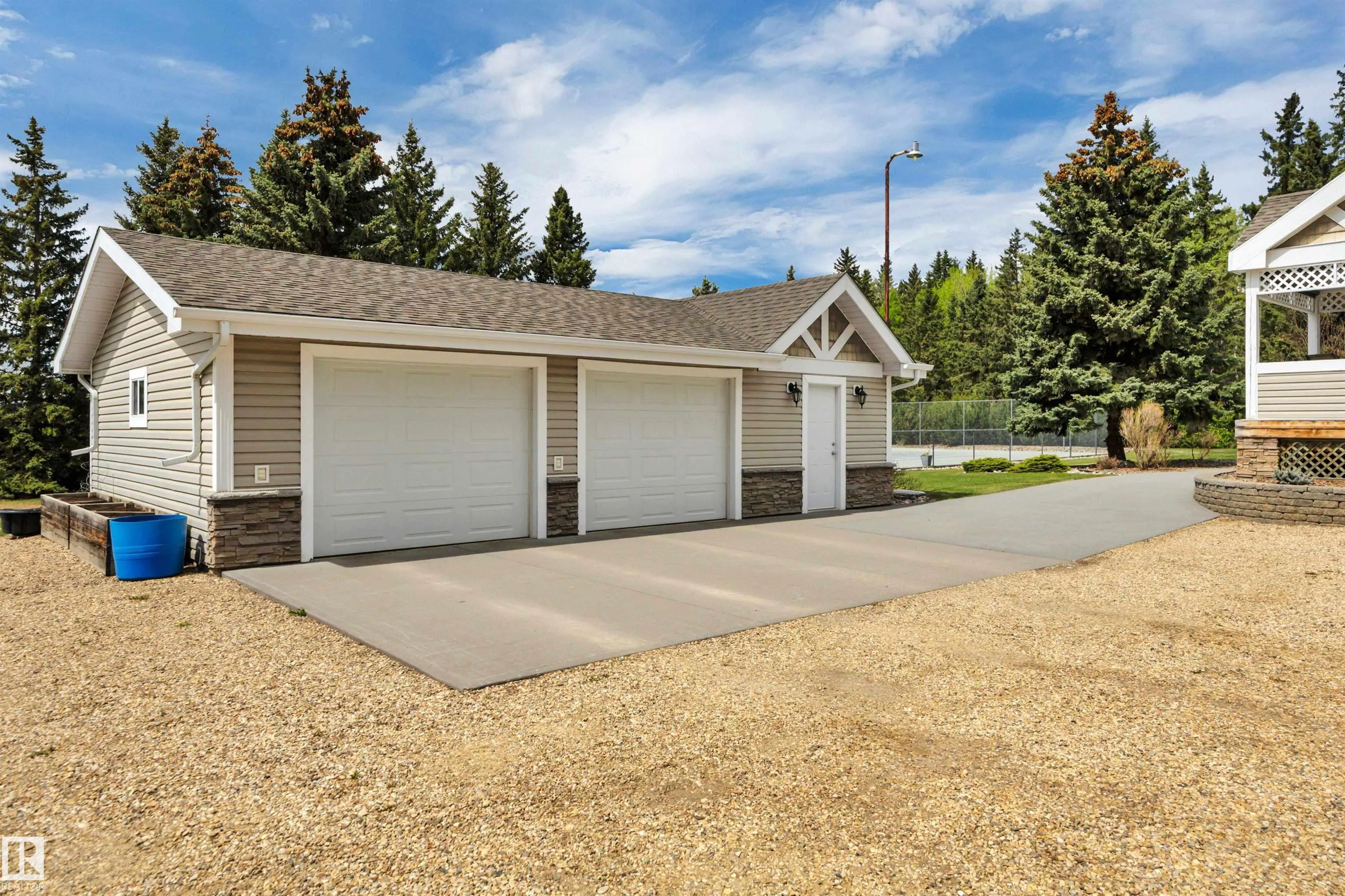 464012 A RGE ROAD 233
