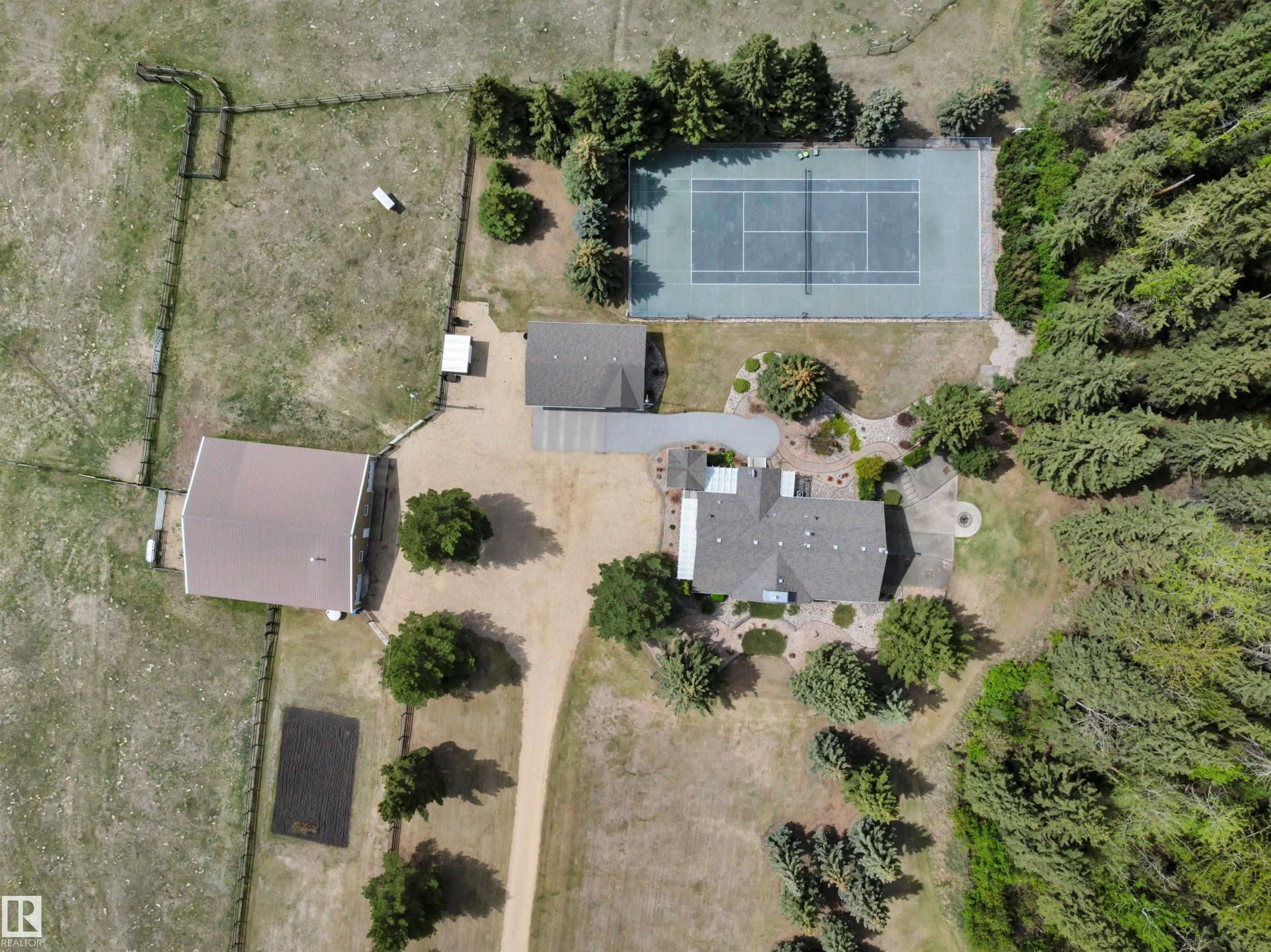 464012 A RGE ROAD 233