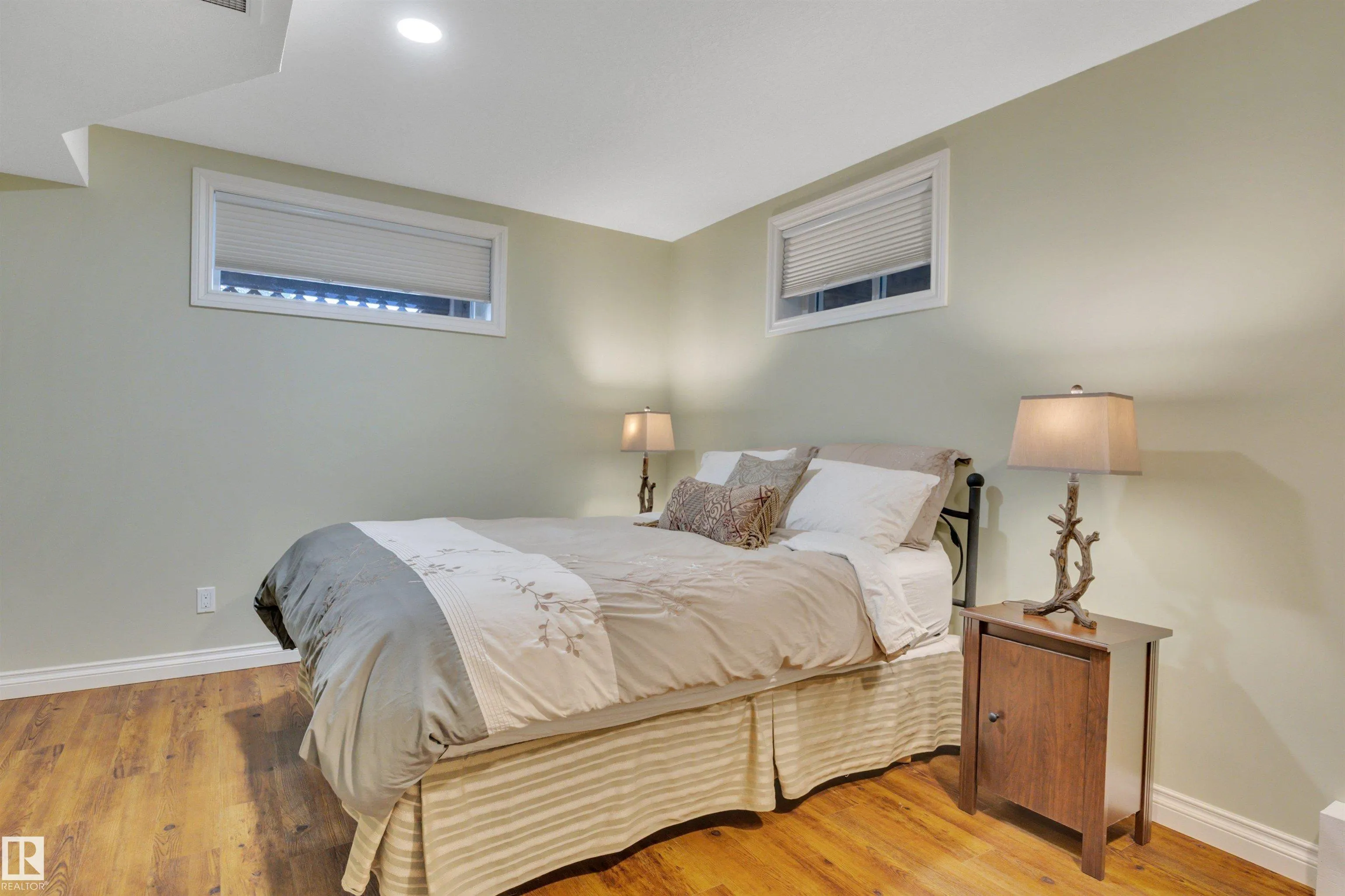 464012 A RGE ROAD 233