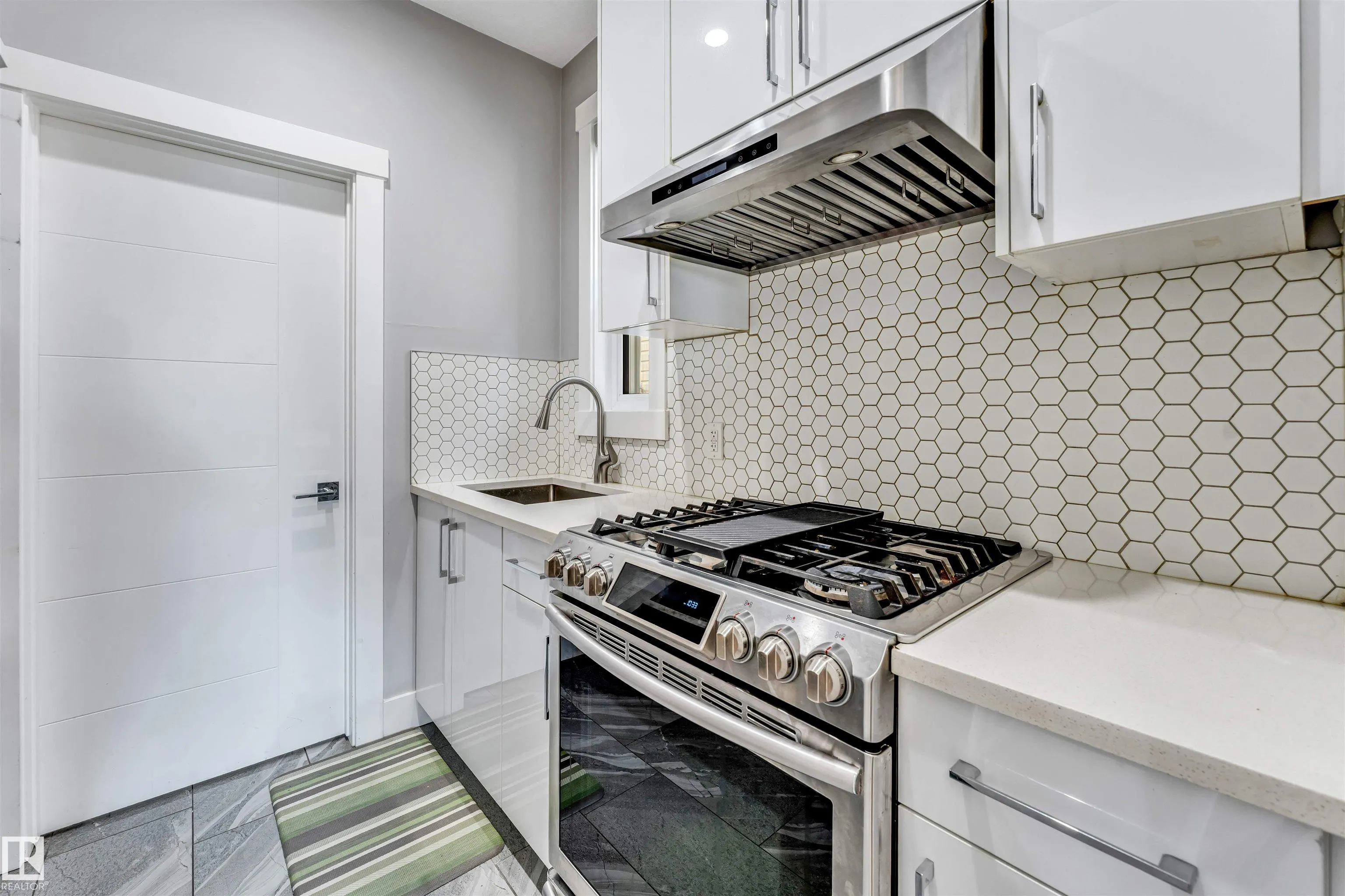 704 172 ST