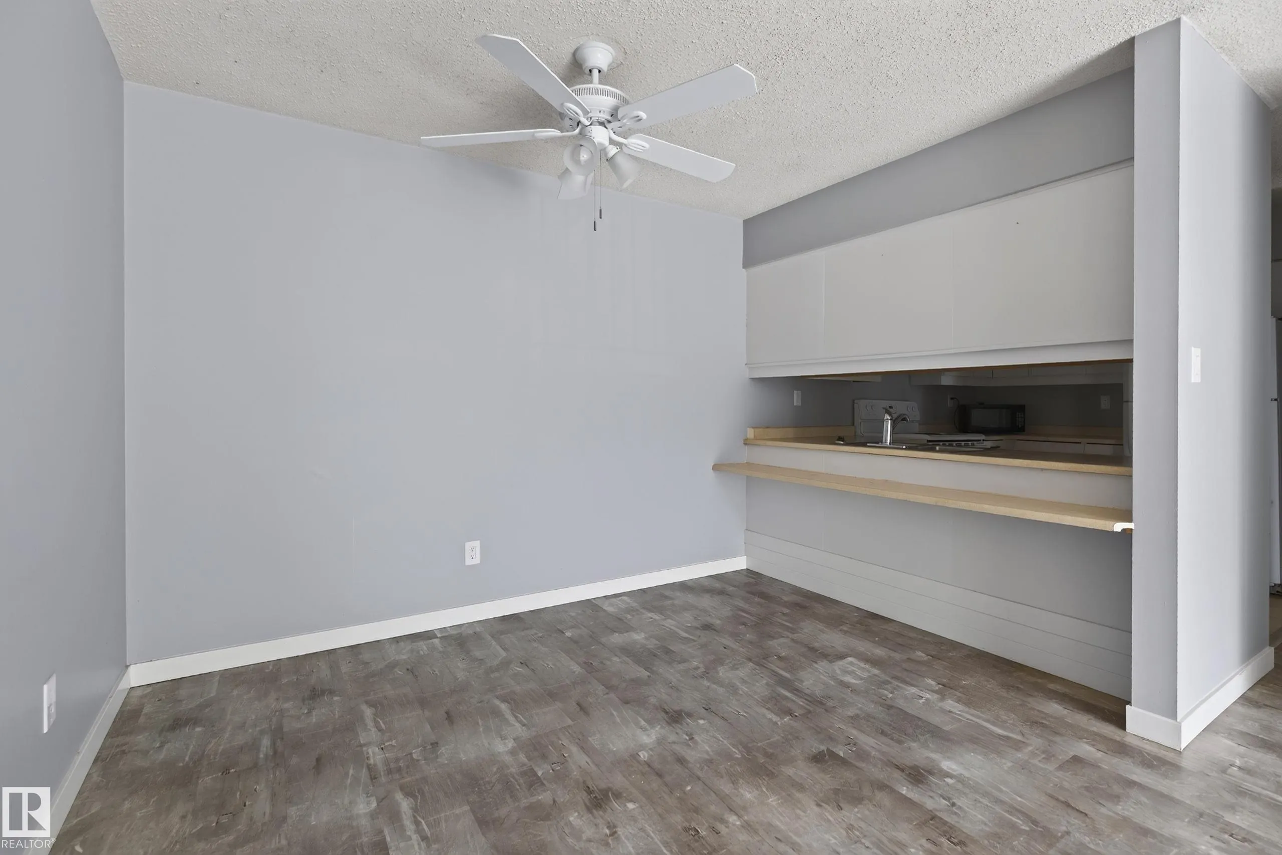 24 ALPINE Place
