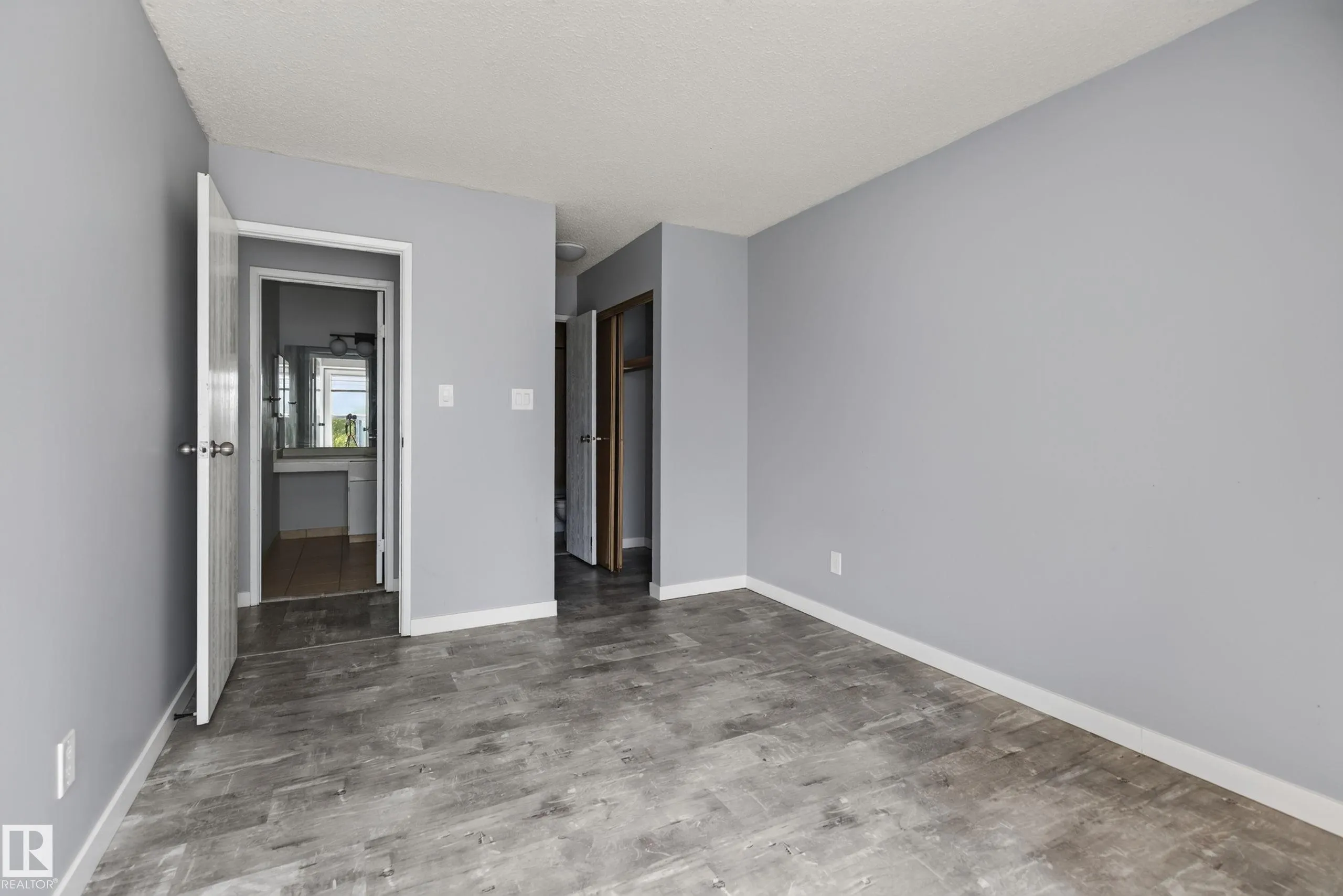 24 ALPINE Place