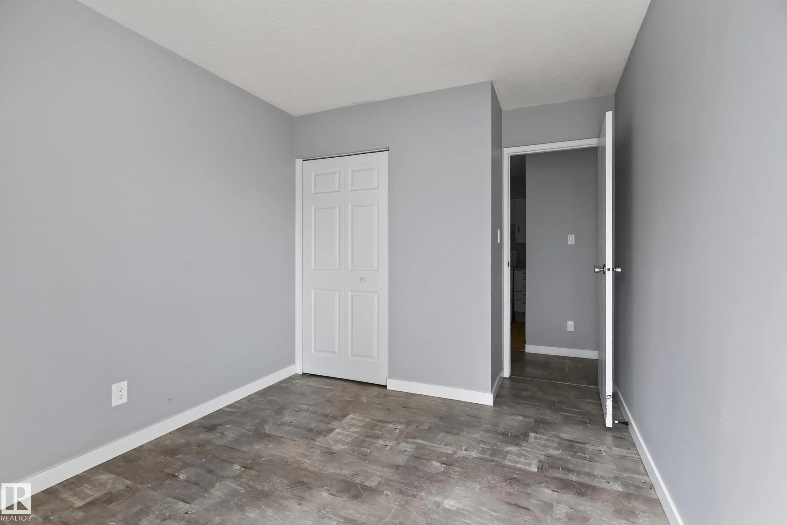 24 ALPINE Place