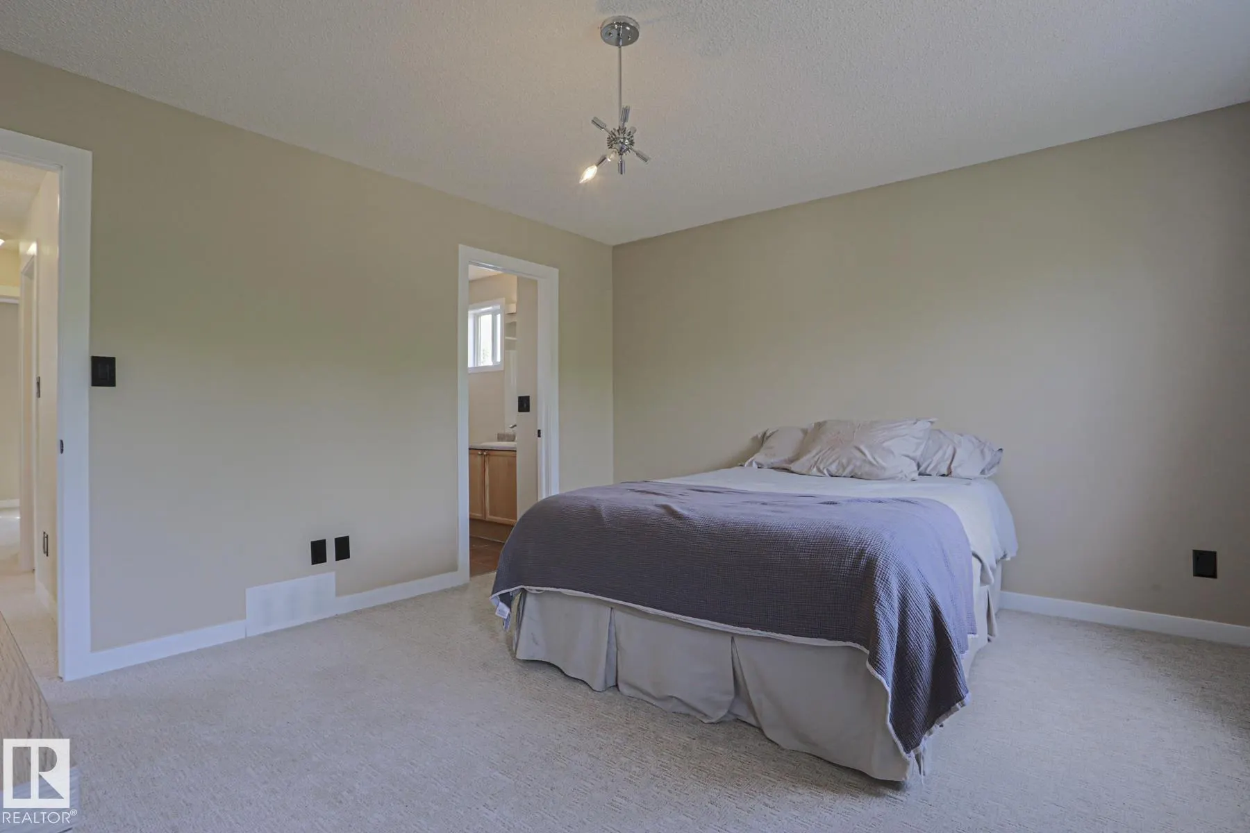 8 Erinwoods Place