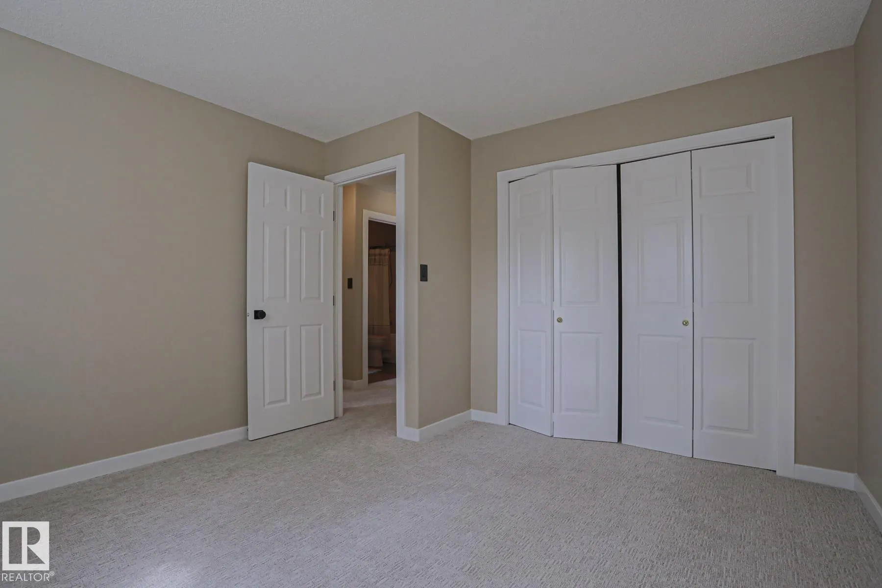 8 Erinwoods Place