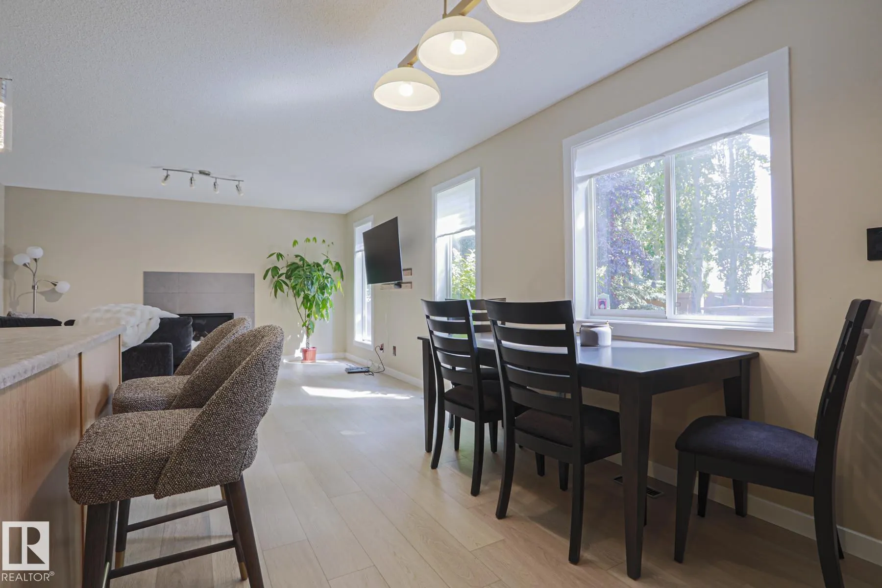 8 Erinwoods Place