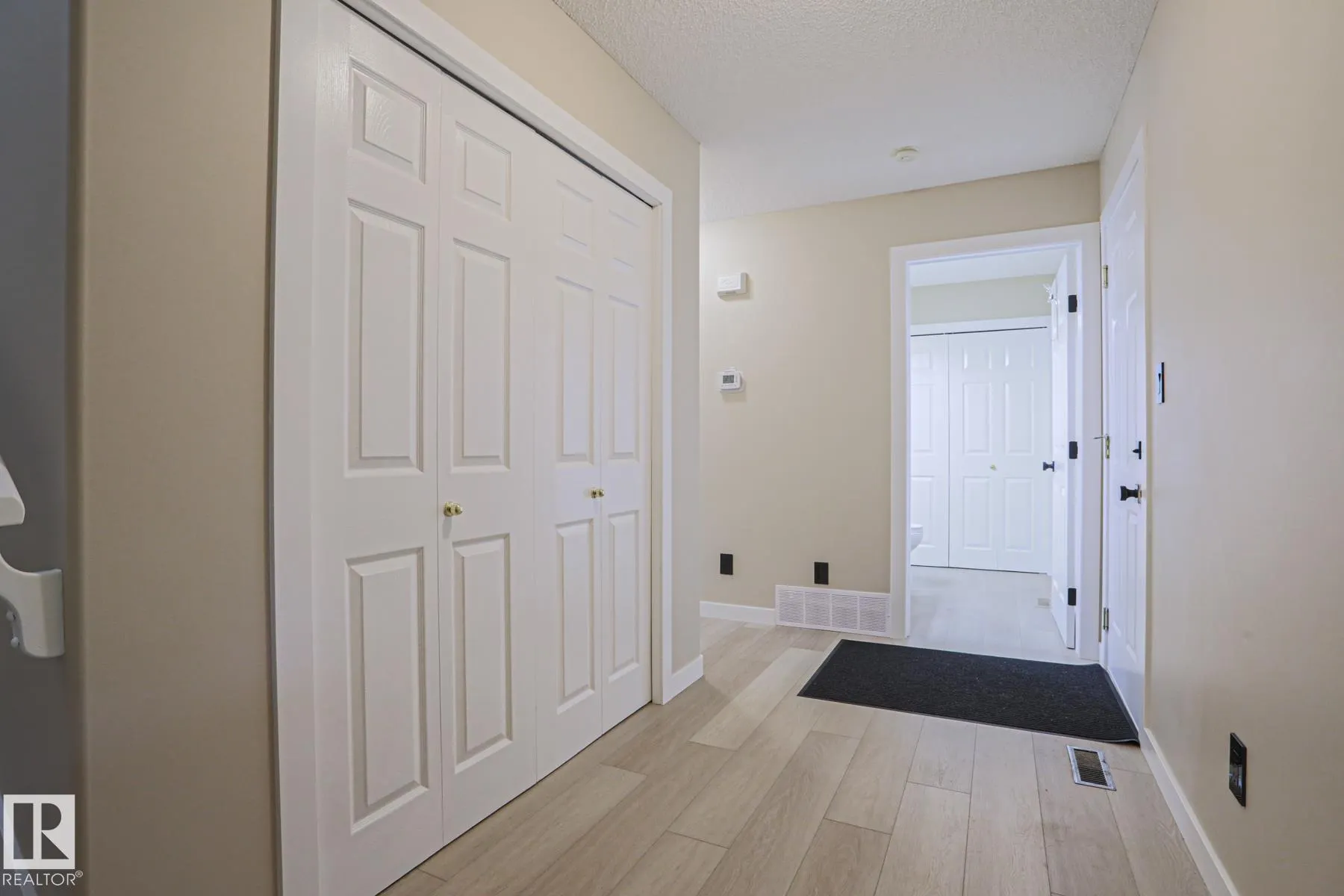 8 Erinwoods Place