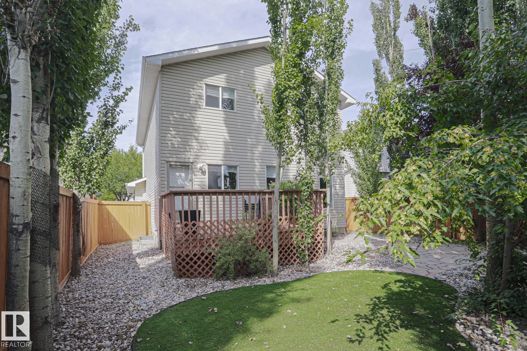 8 Erinwoods Place