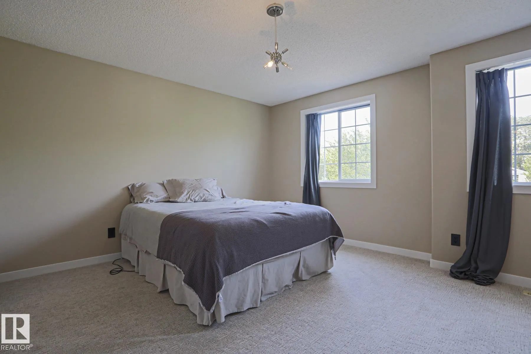 8 Erinwoods Place