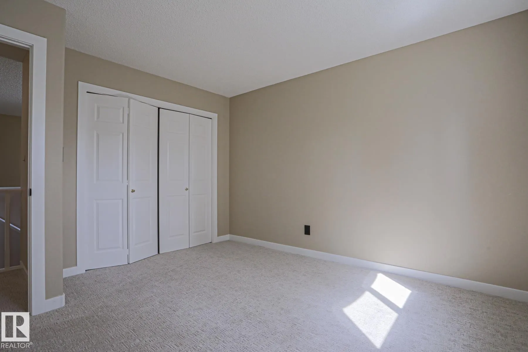 8 Erinwoods Place