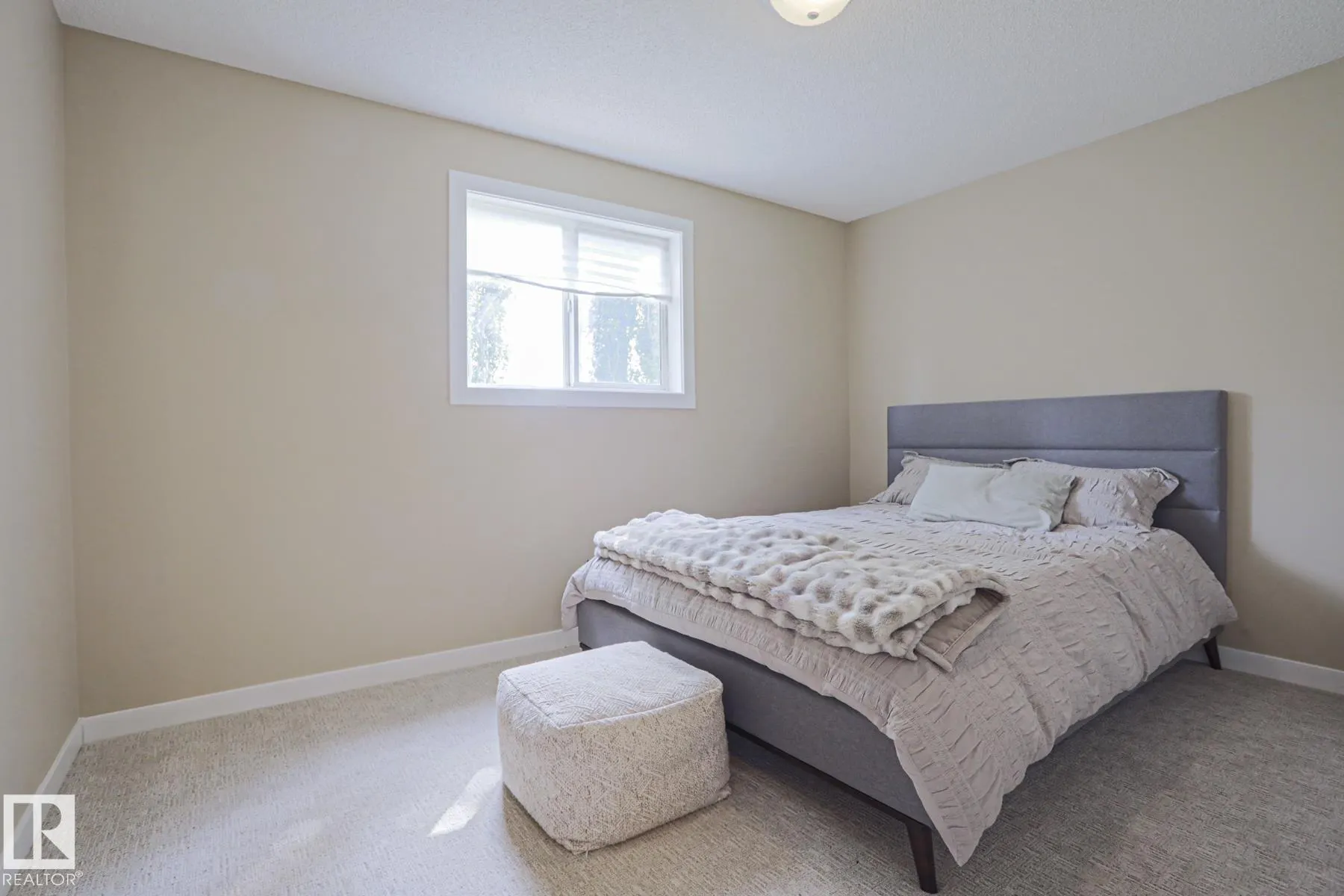 8 Erinwoods Place