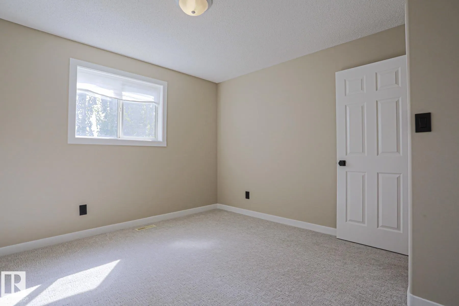 8 Erinwoods Place