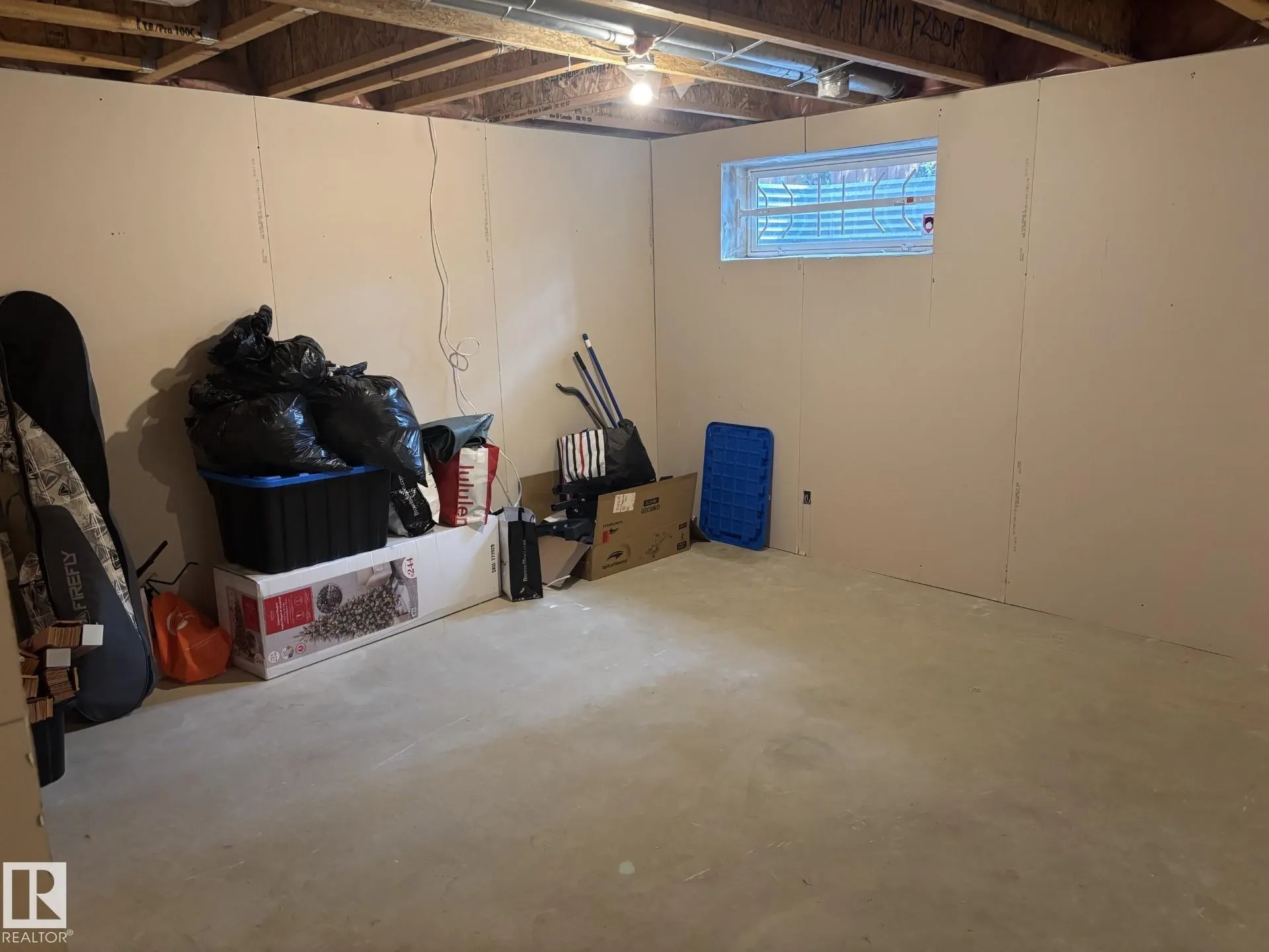 8 Erinwoods Place
