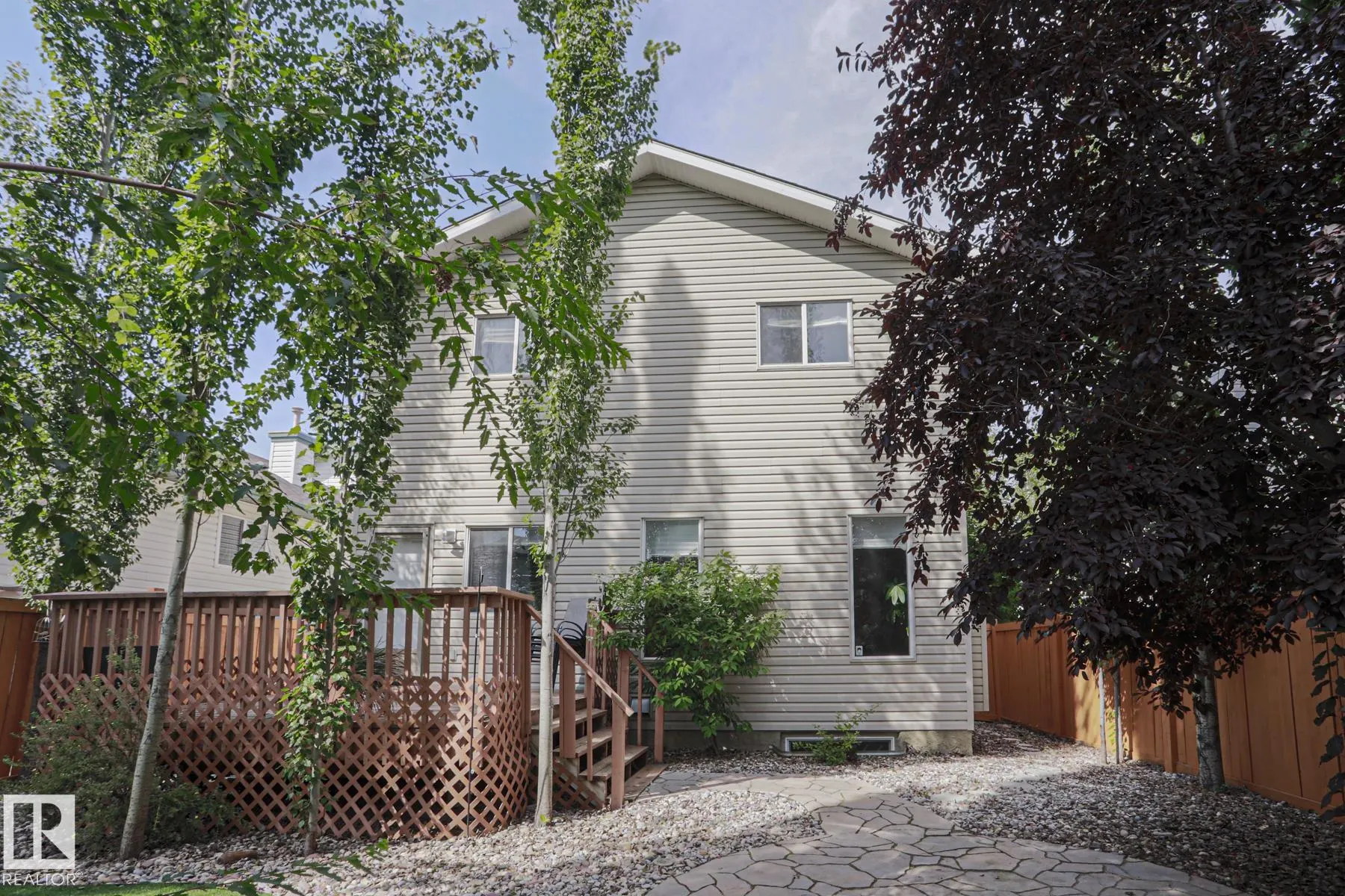 8 Erinwoods Place