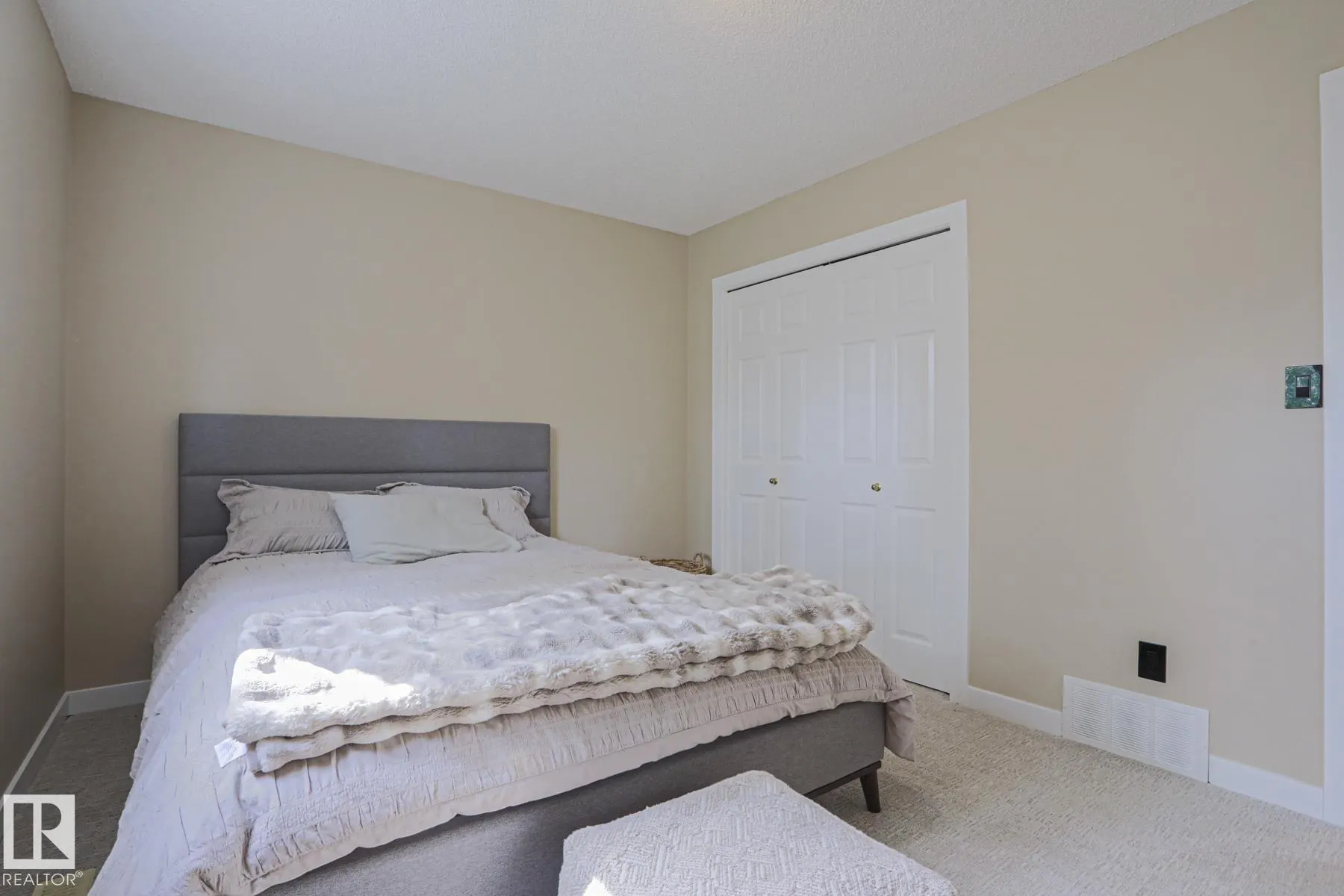 8 Erinwoods Place