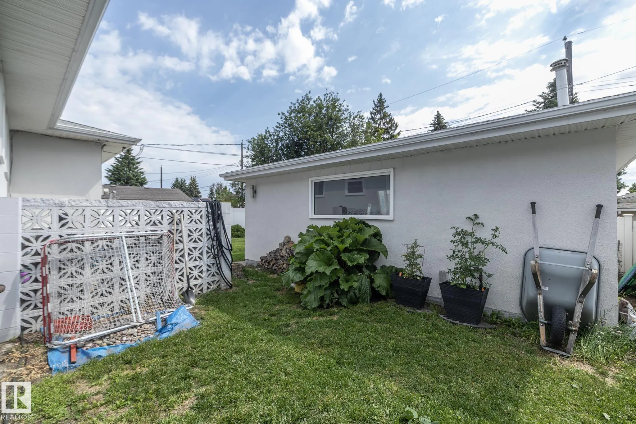 10623 75 Street