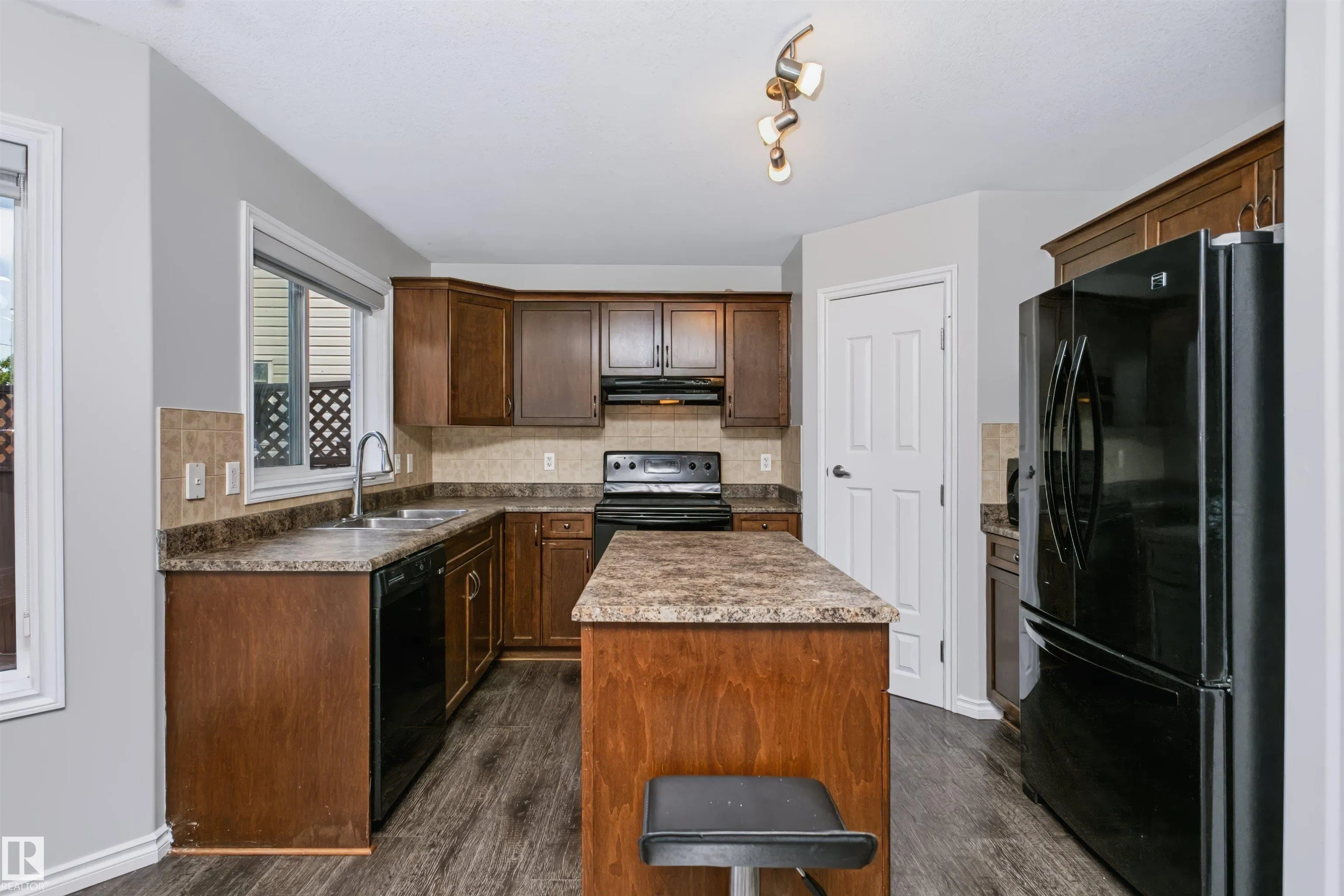 76 BONIN Crescent