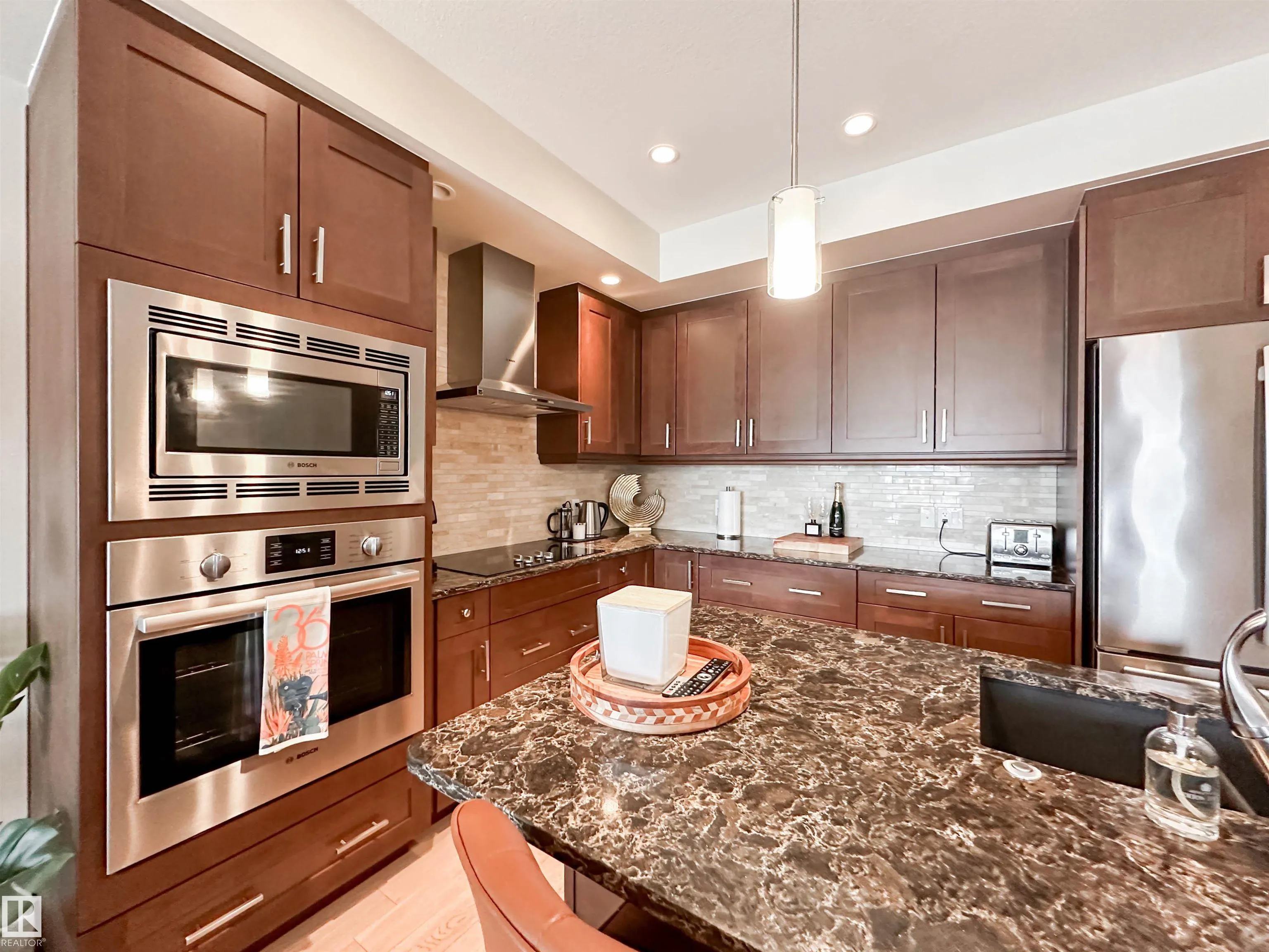 200 BELLEROSE Drive