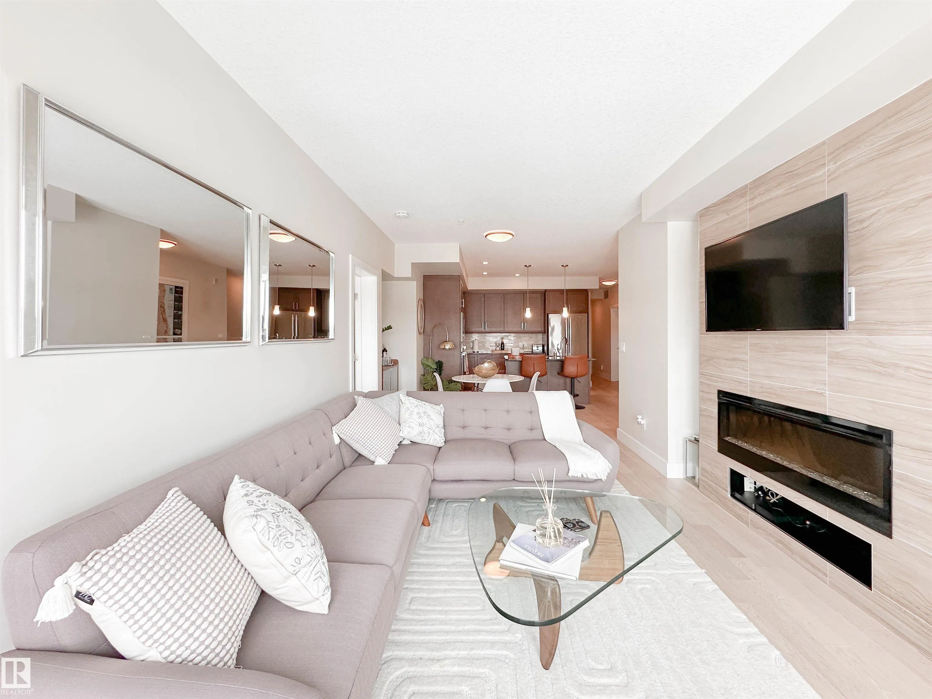 200 BELLEROSE Drive