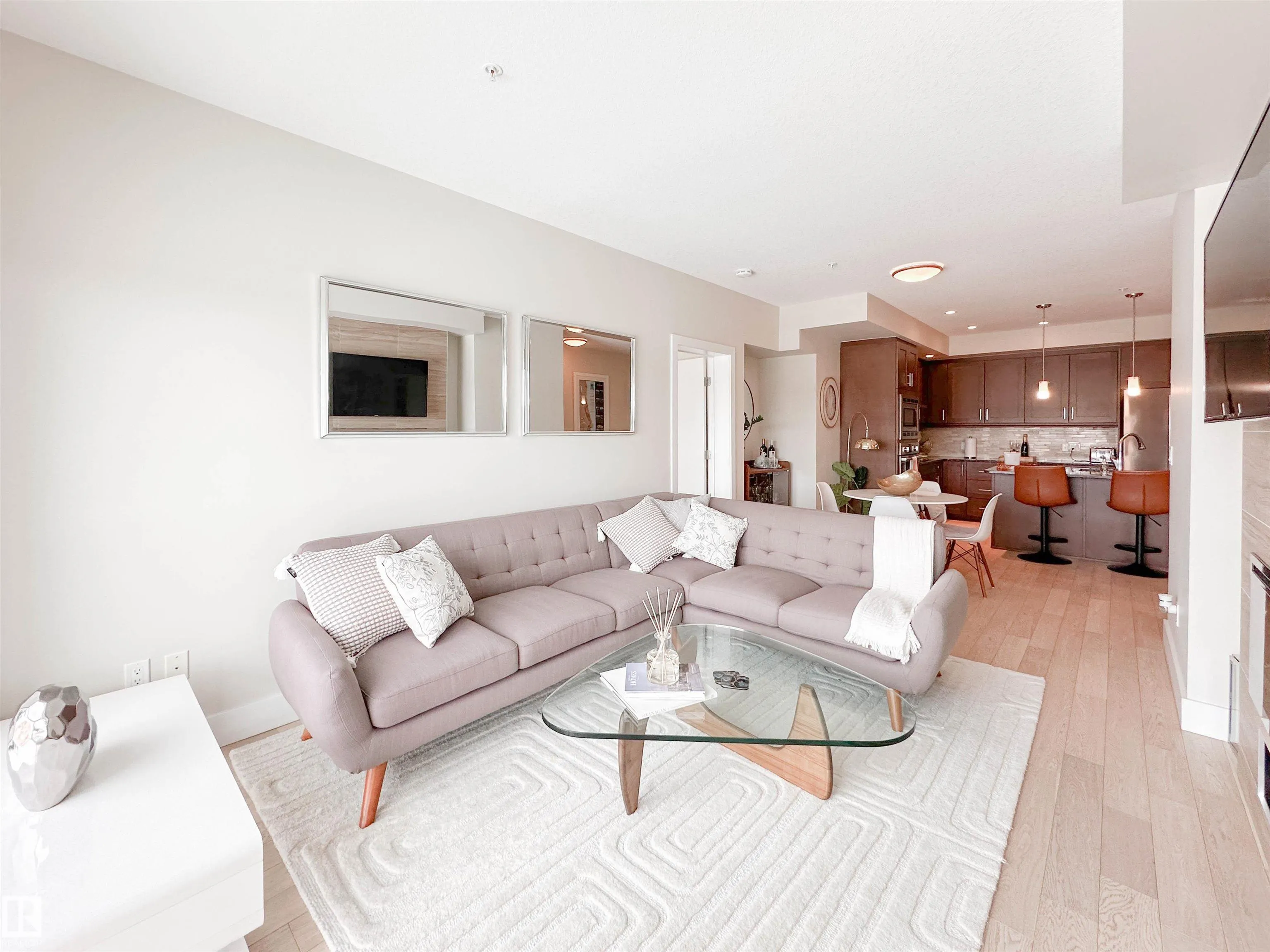 200 BELLEROSE Drive