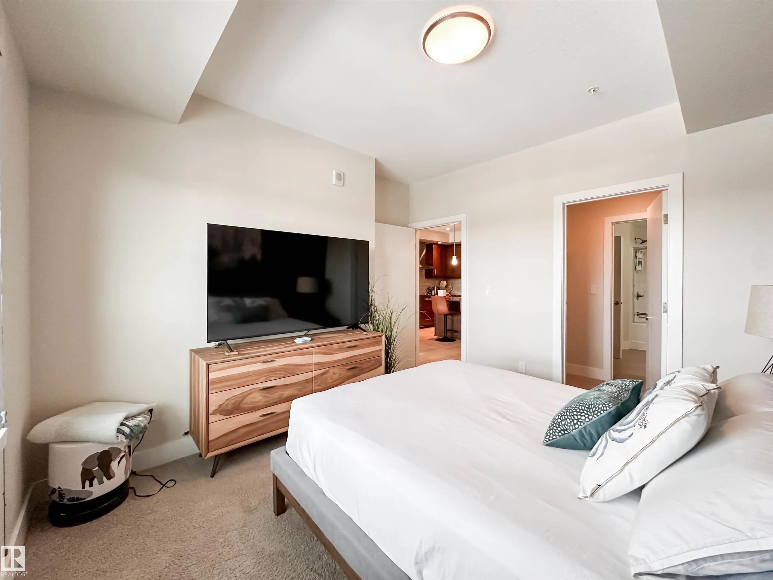 200 BELLEROSE Drive