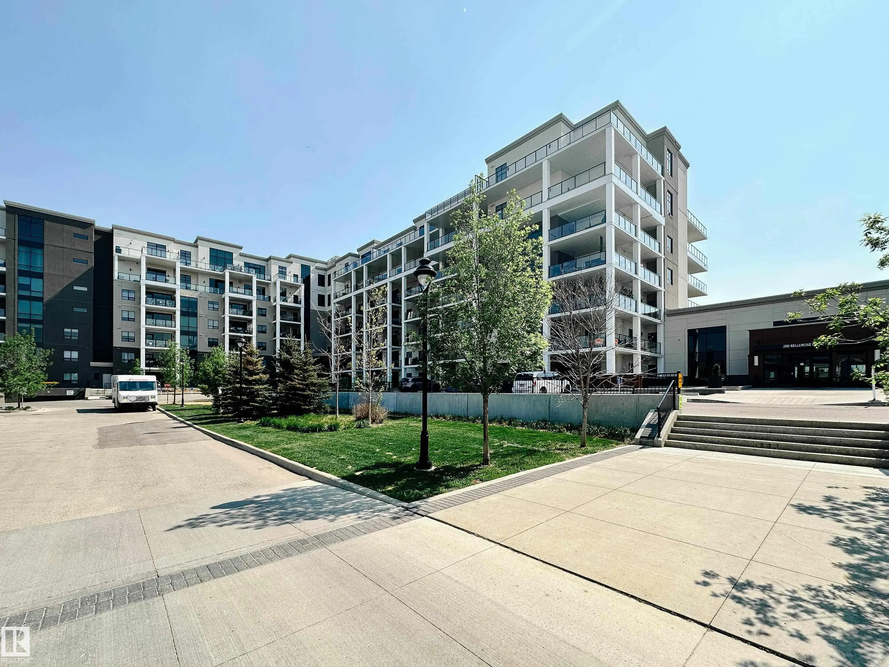 200 BELLEROSE Drive