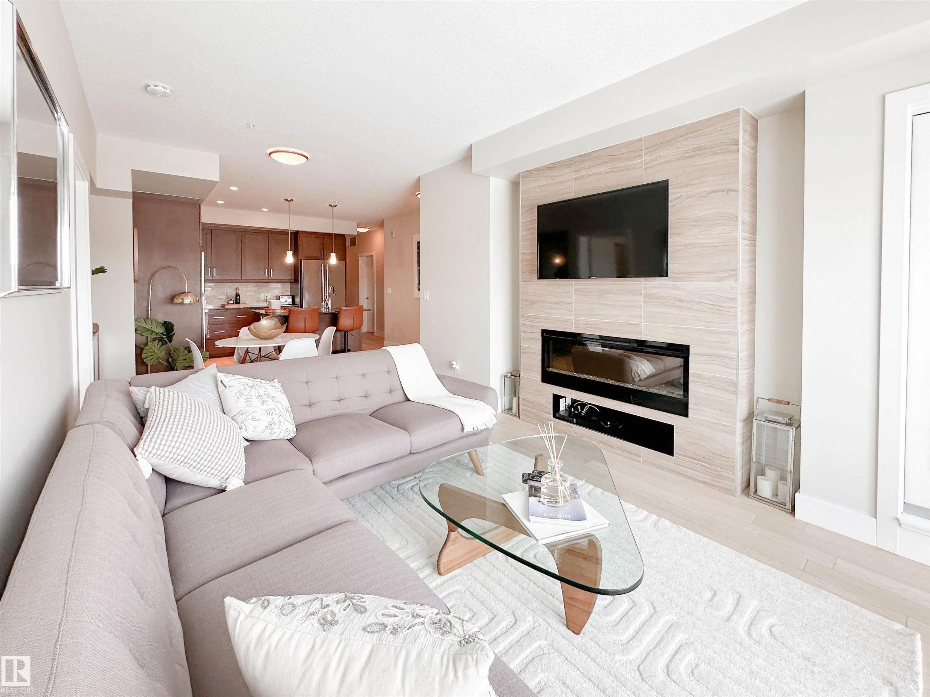 200 BELLEROSE Drive