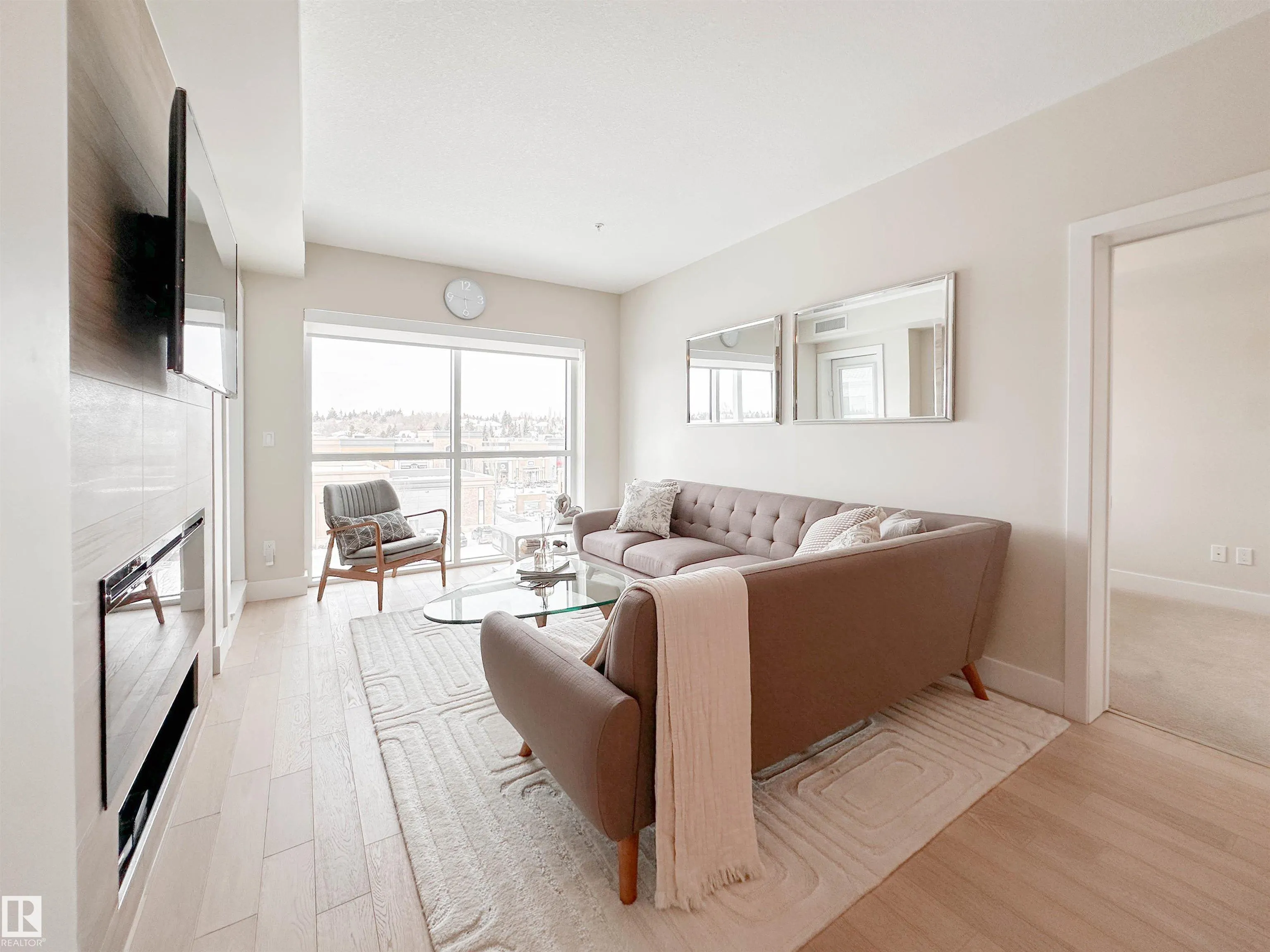 200 BELLEROSE Drive