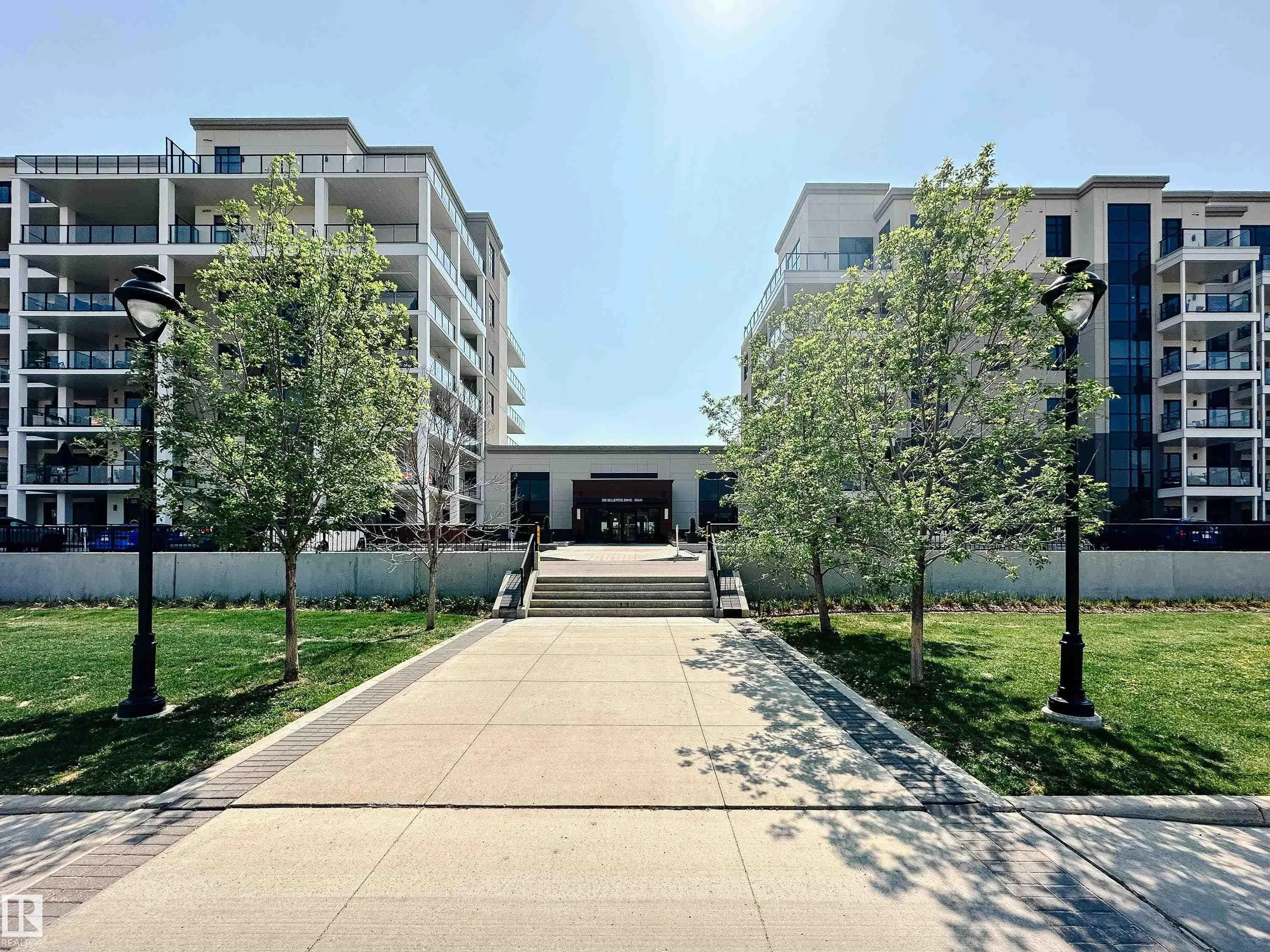 200 BELLEROSE Drive