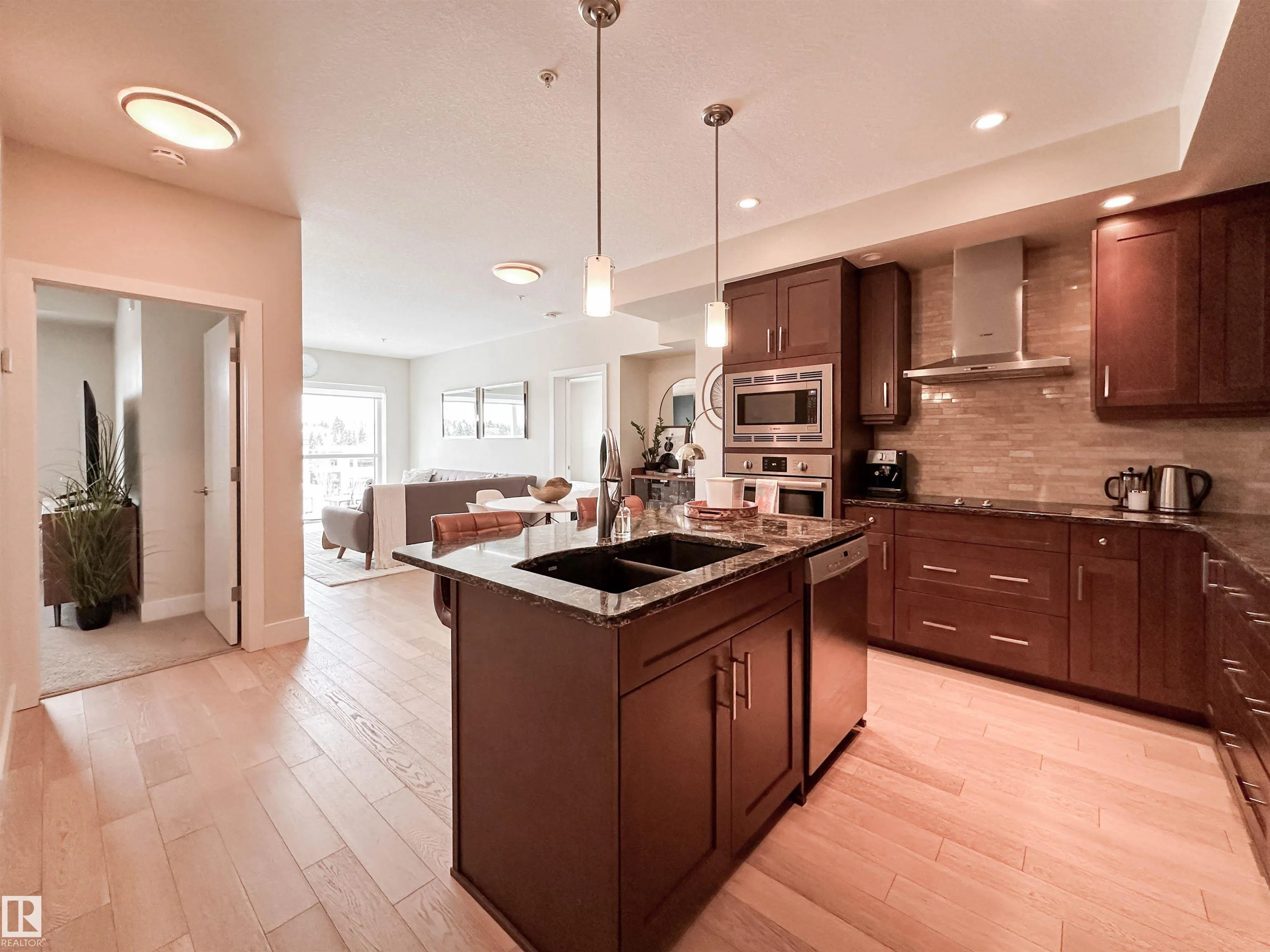 200 BELLEROSE Drive