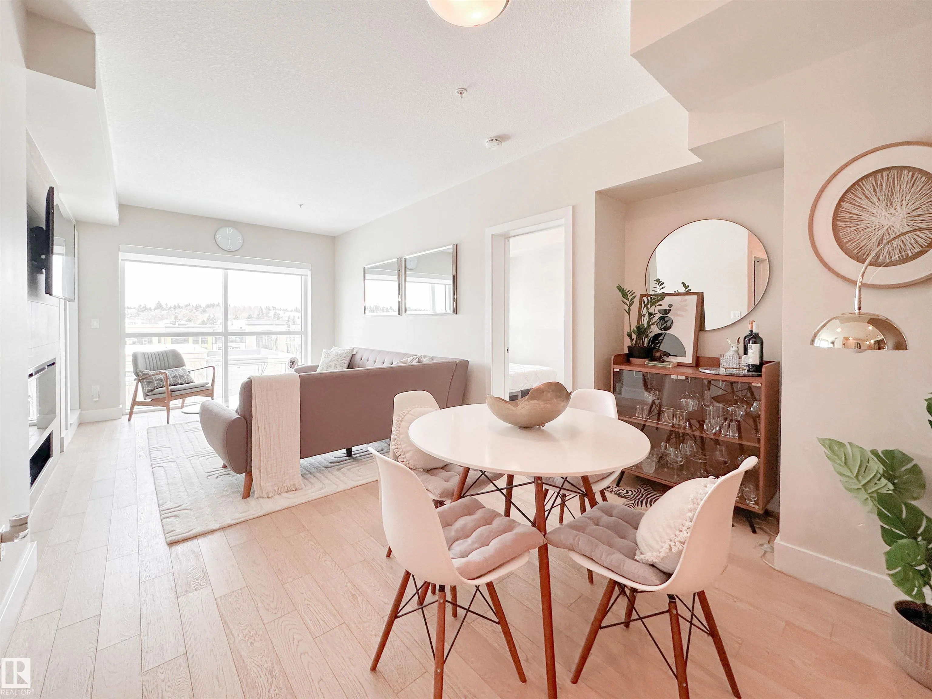 200 BELLEROSE Drive