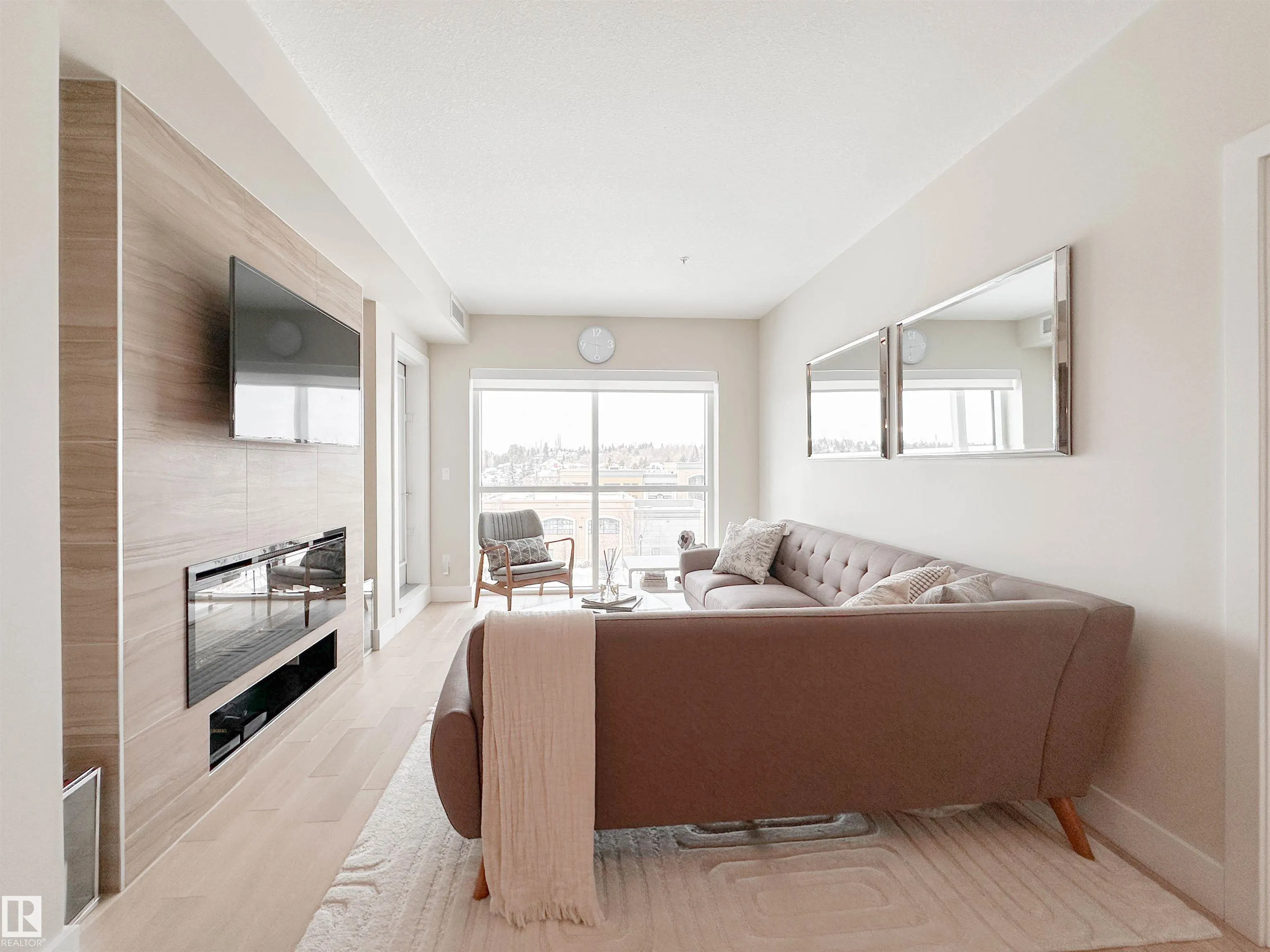 200 BELLEROSE Drive