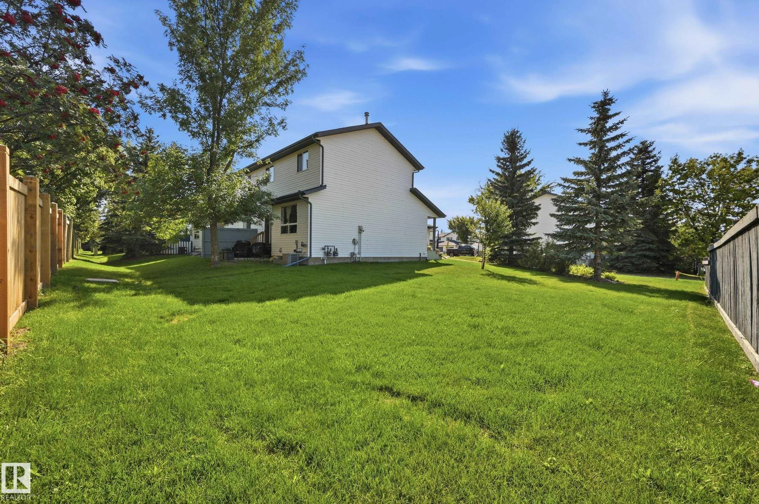3 GROVE MEADOW Drive