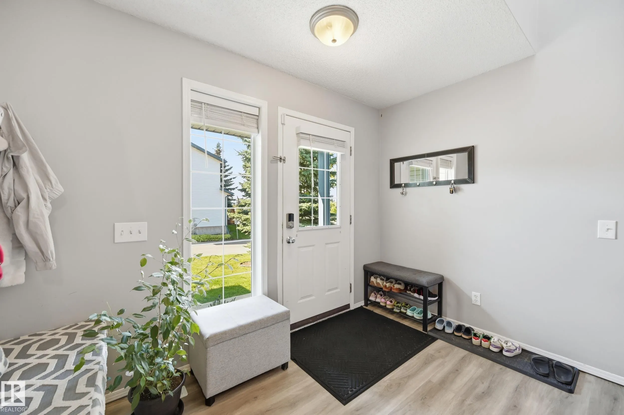 3 GROVE MEADOW Drive