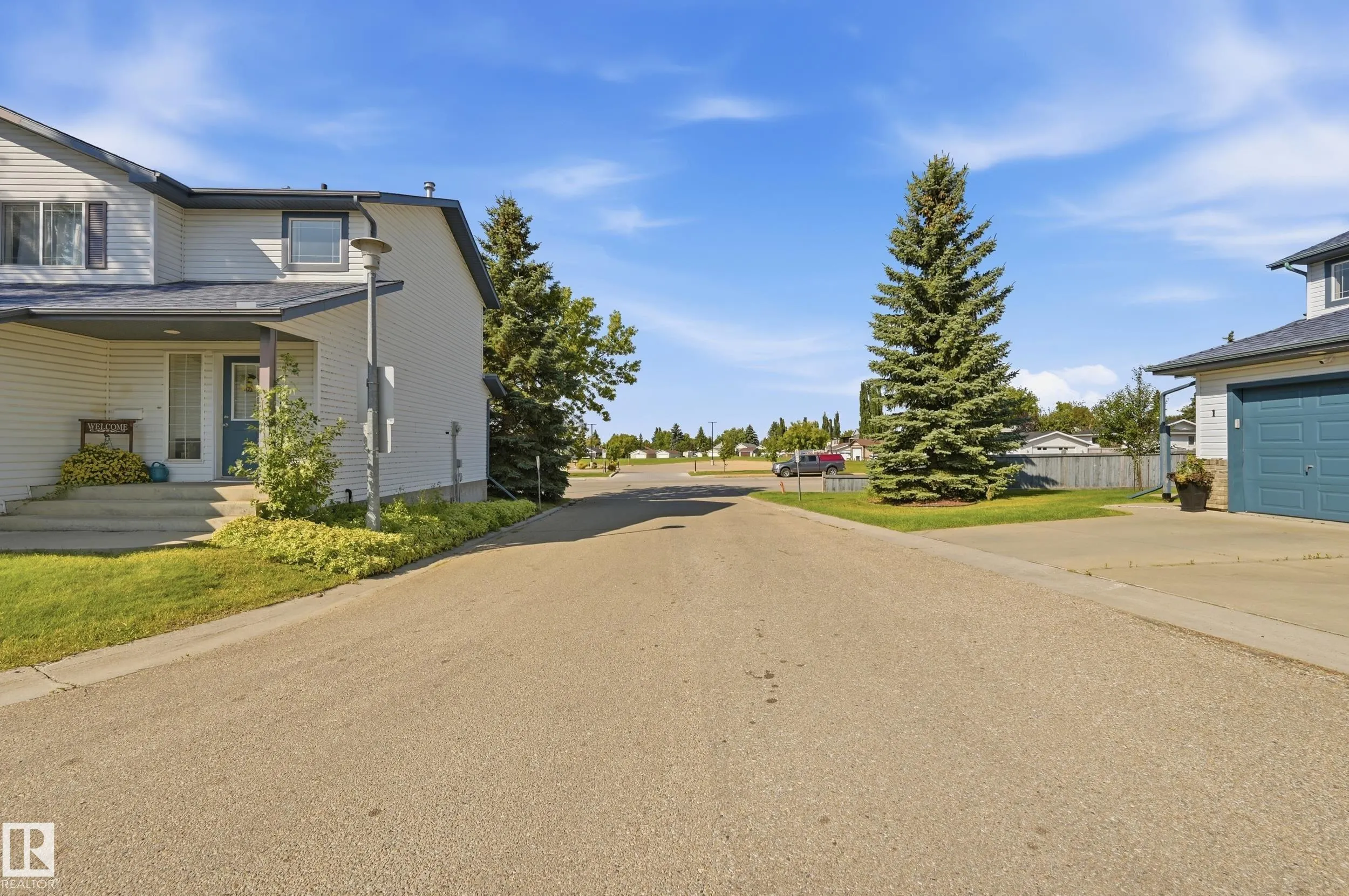 3 GROVE MEADOW Drive