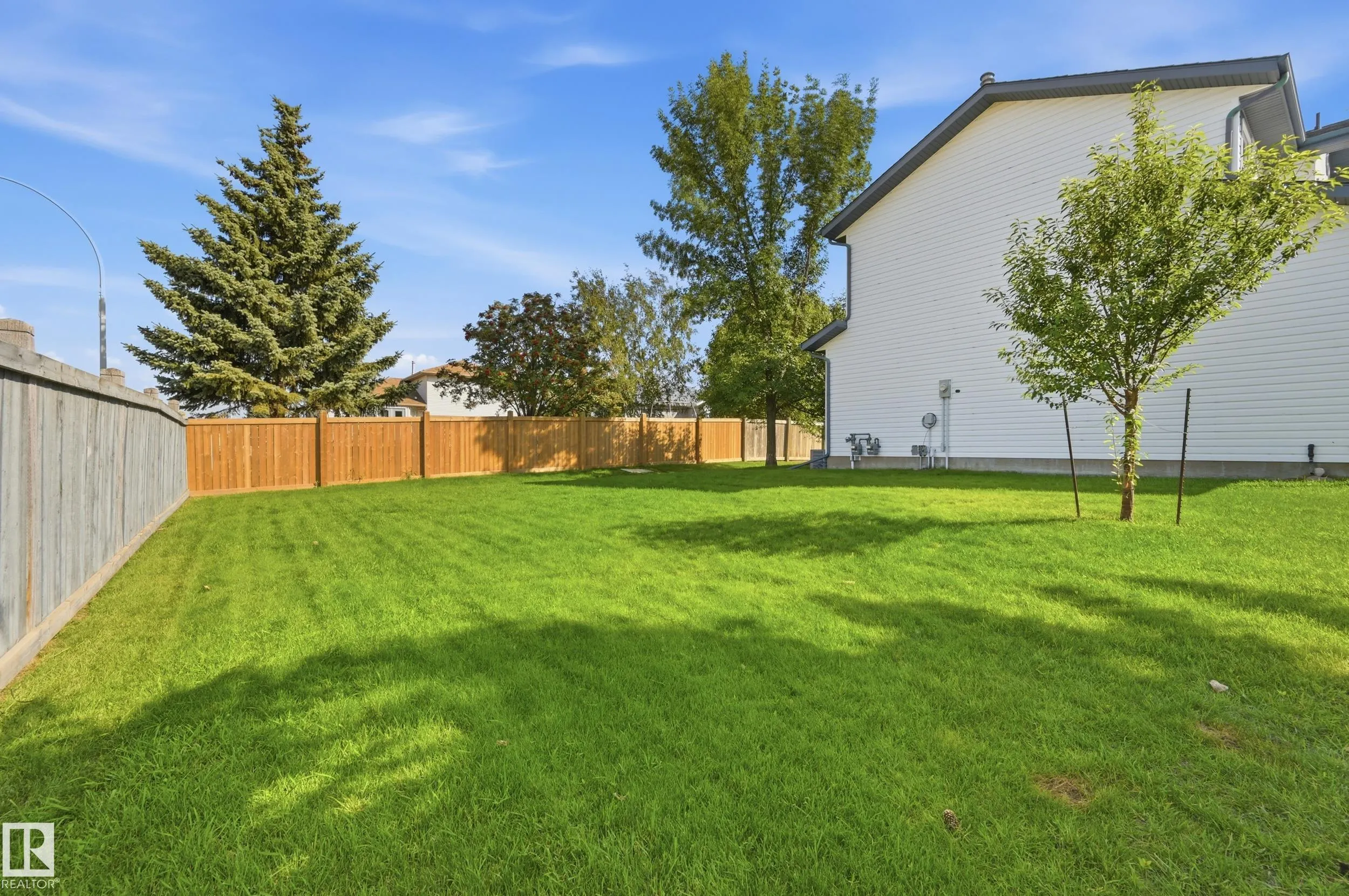 3 GROVE MEADOW Drive
