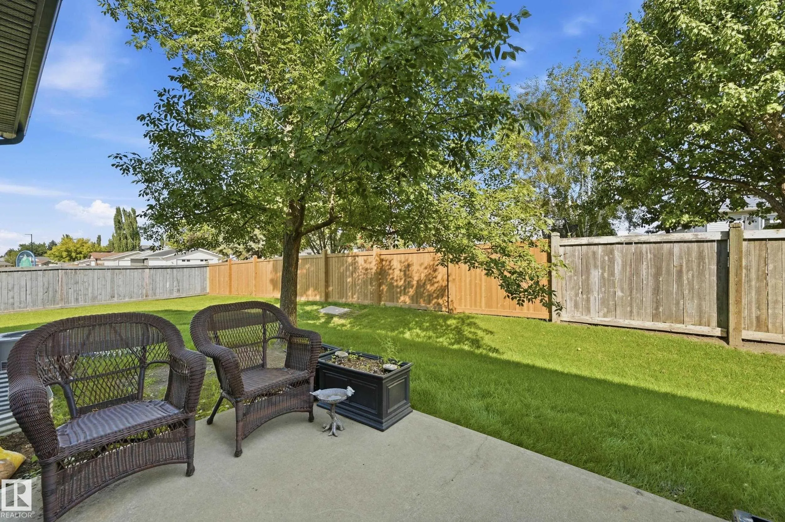 3 GROVE MEADOW Drive
