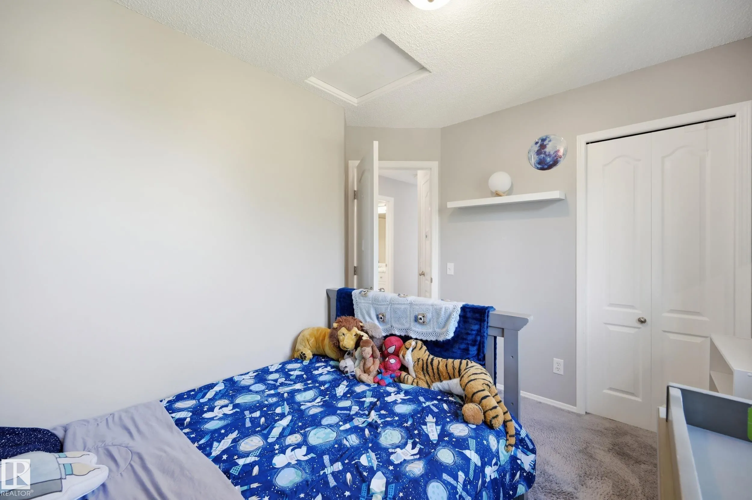3 GROVE MEADOW Drive