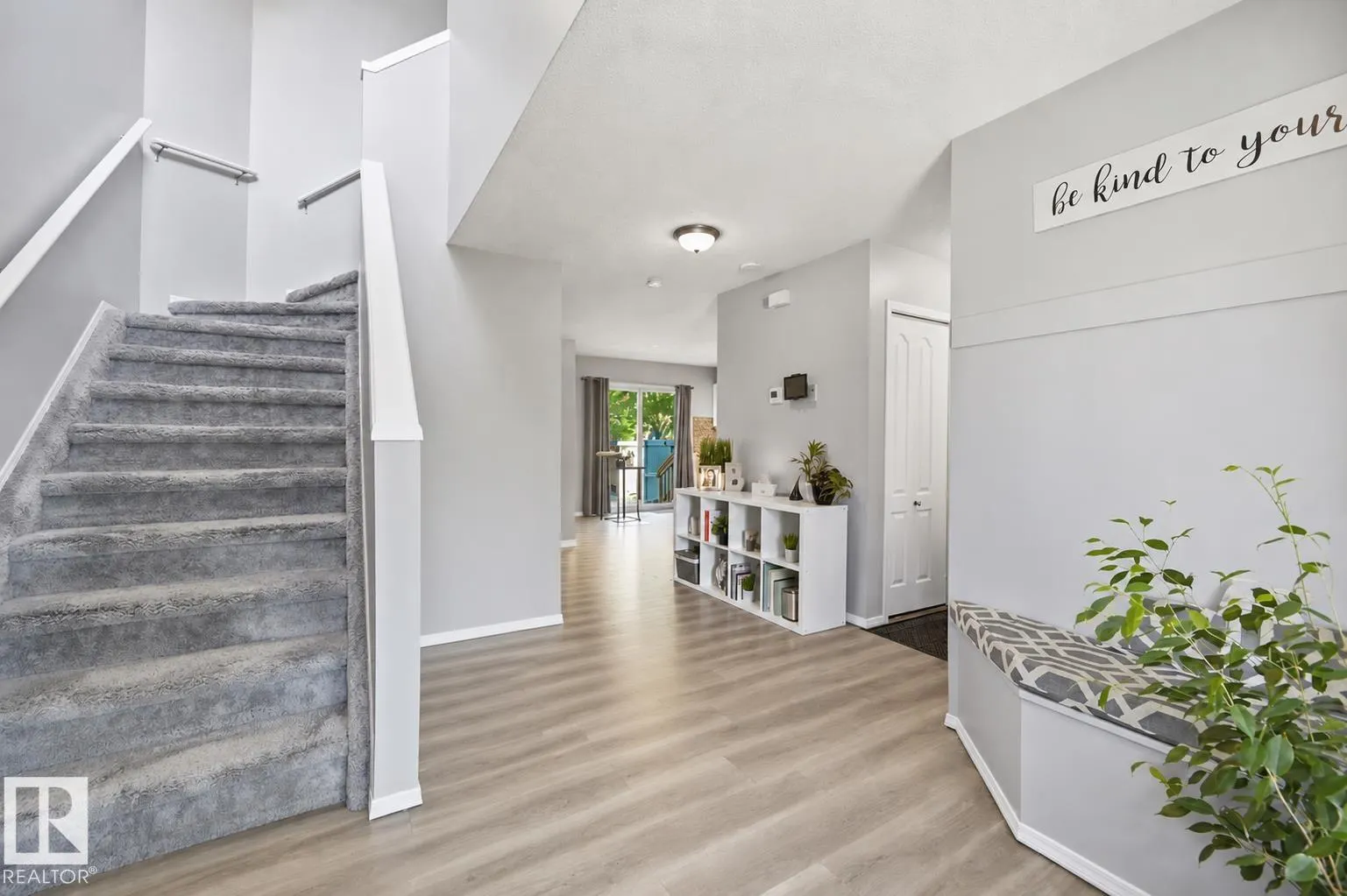 3 GROVE MEADOW Drive