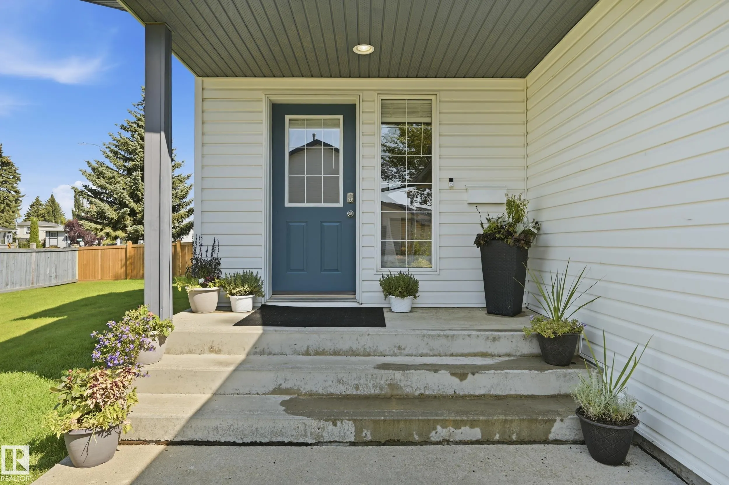 3 GROVE MEADOW Drive