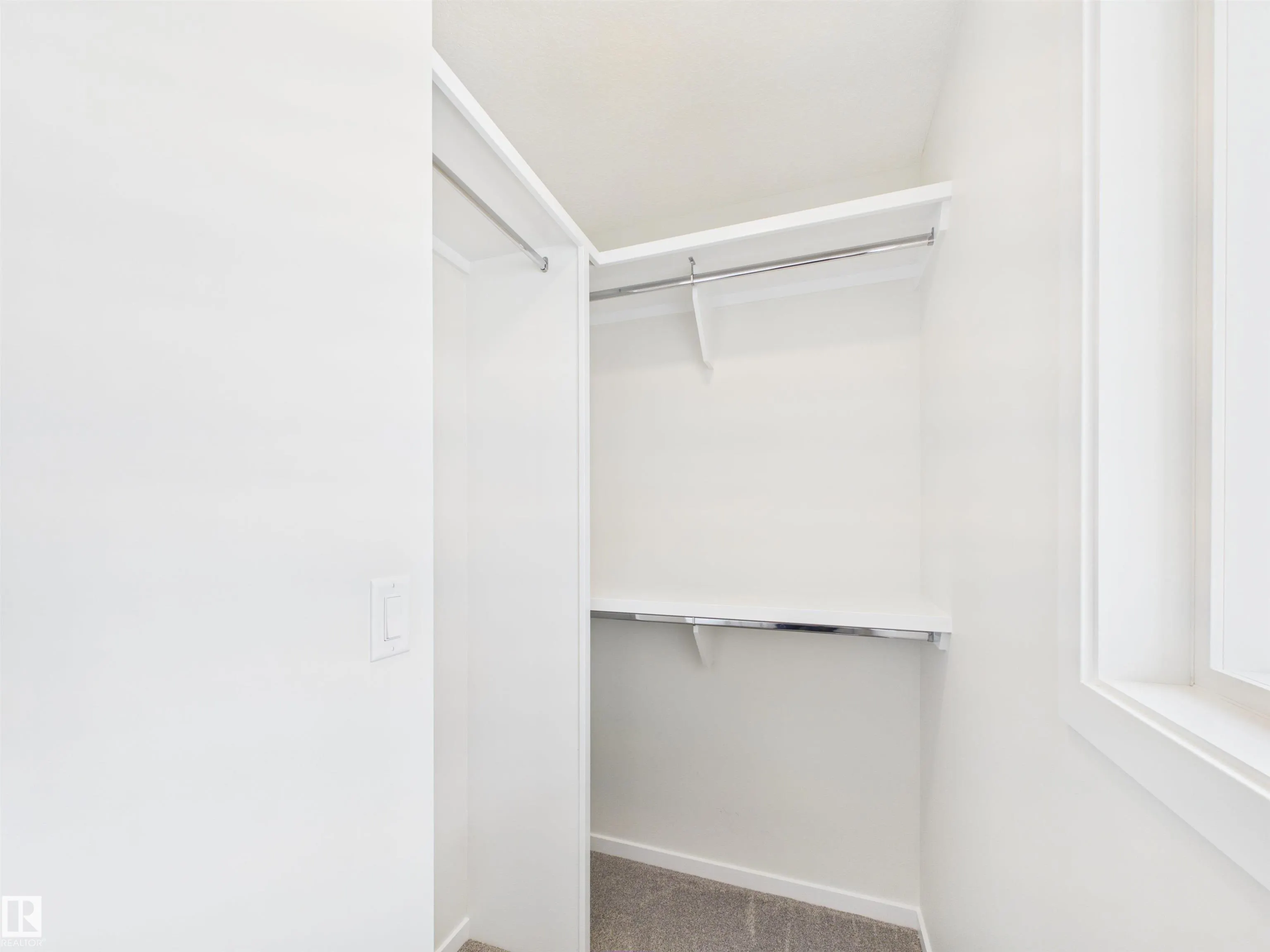 1094 MCLEOD Avenue